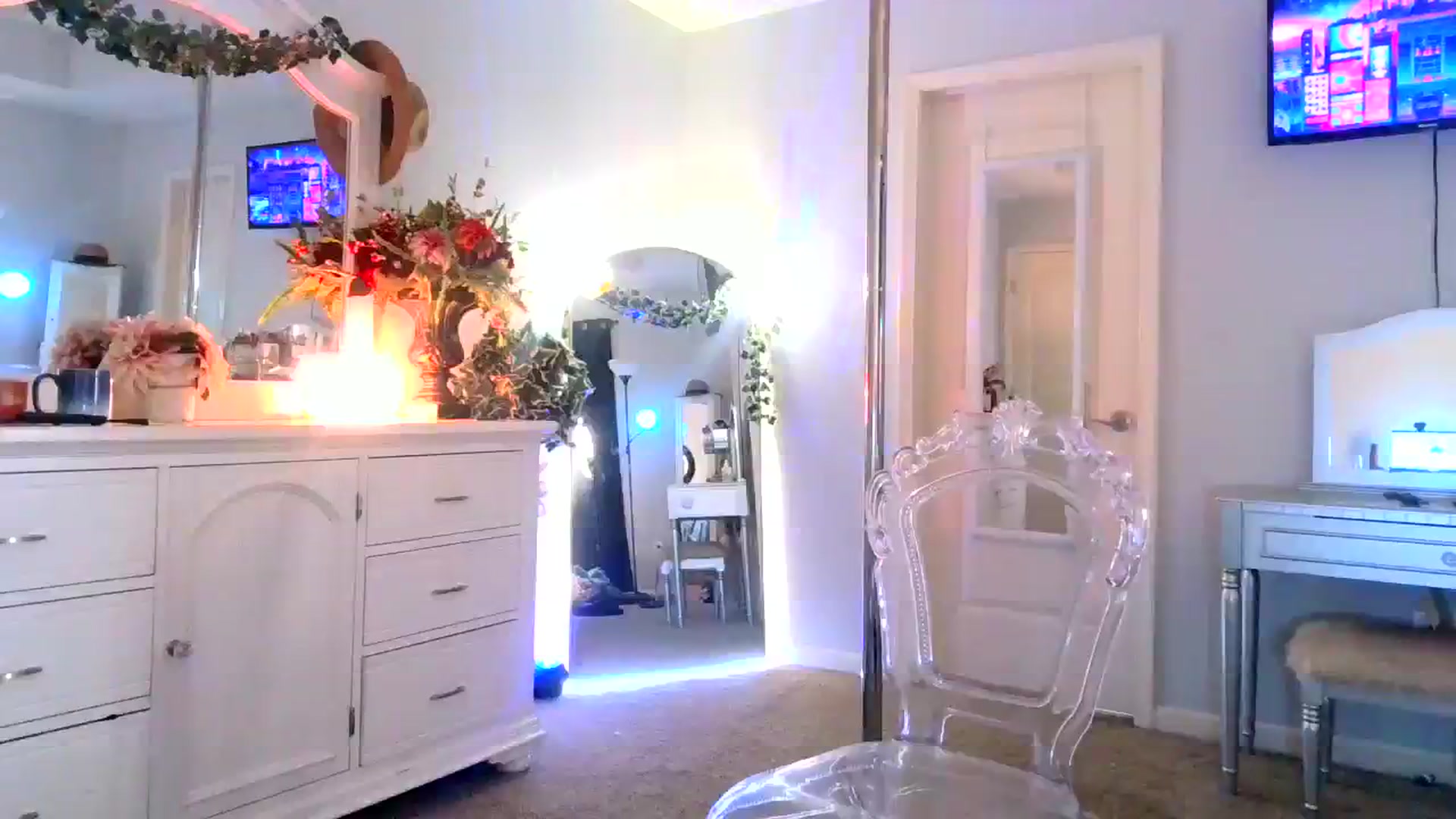 Gallery image thumbnail from MsMarilyn's myfreecams stream on, 01/13/2024, 20:48 image 18 of 20