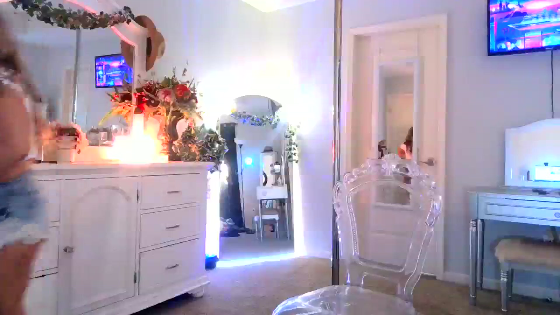 Gallery image thumbnail from MsMarilyn's myfreecams stream on, 01/13/2024, 20:48 image 17 of 20