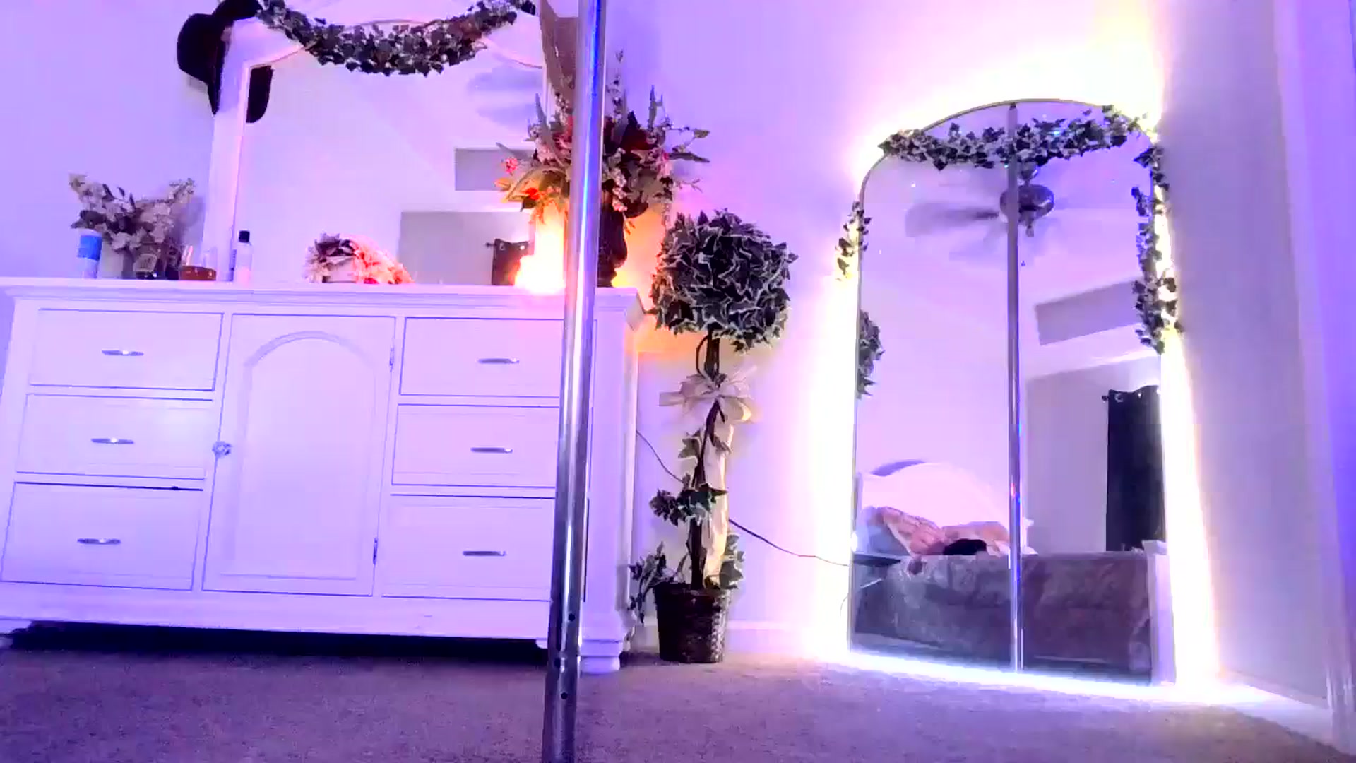 Gallery image thumbnail from MsMarilyn's myfreecams stream on, 01/16/2024, 20:06 image 9 of 20