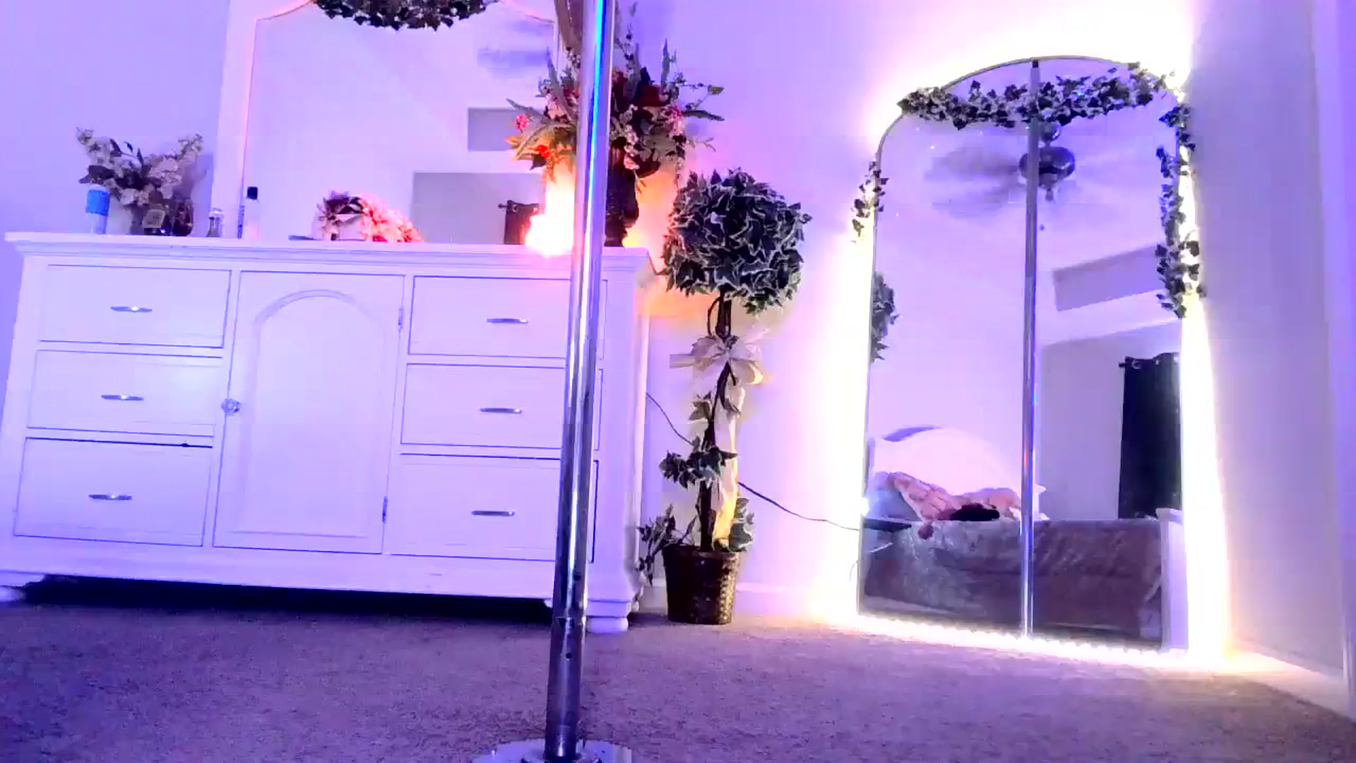 Gallery image thumbnail from MsMarilyn's myfreecams stream on, 01/16/2024, 20:06 image 18 of 20