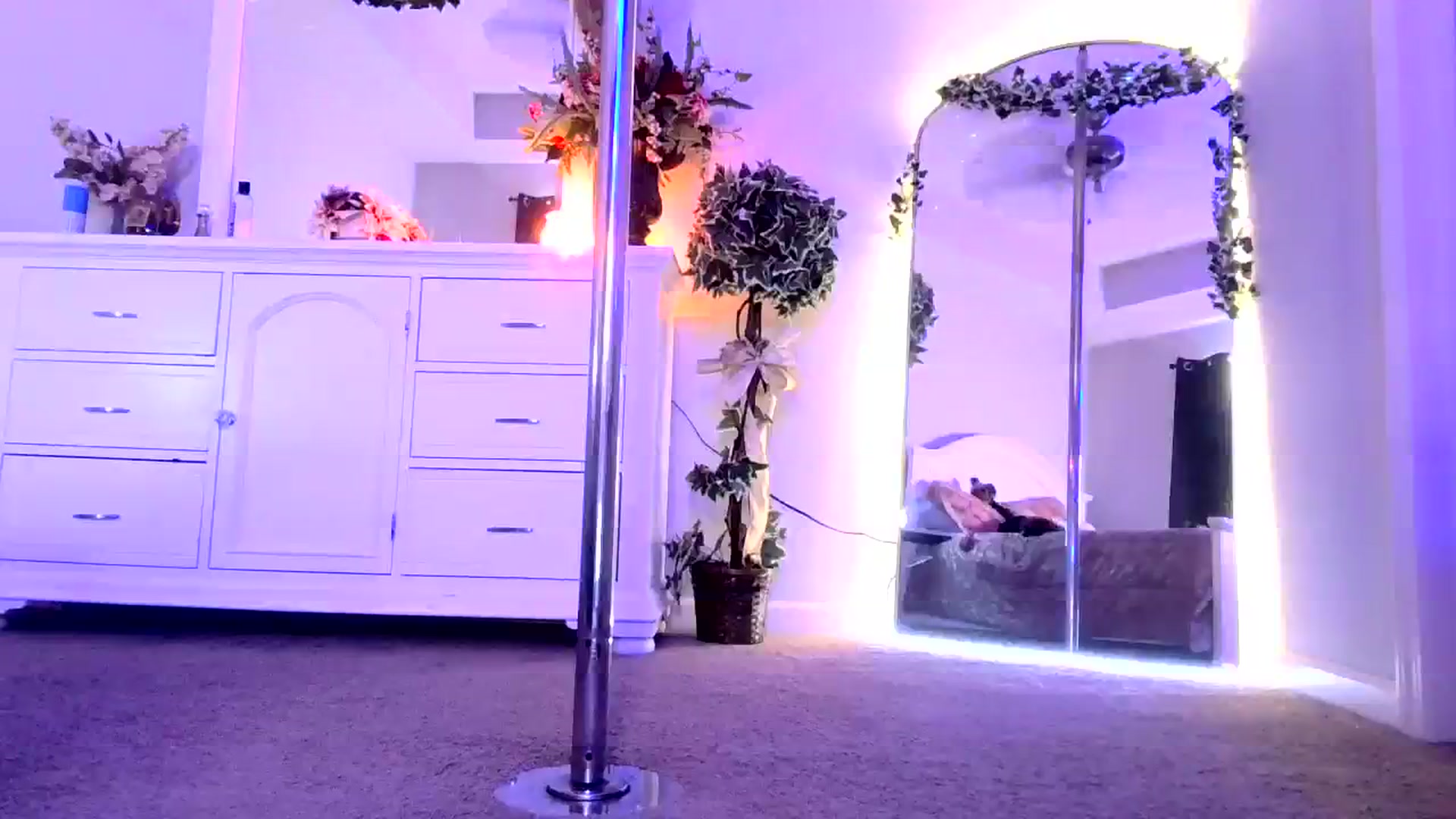 Gallery image thumbnail from MsMarilyn's myfreecams stream on, 01/16/2024, 20:06 image 12 of 20