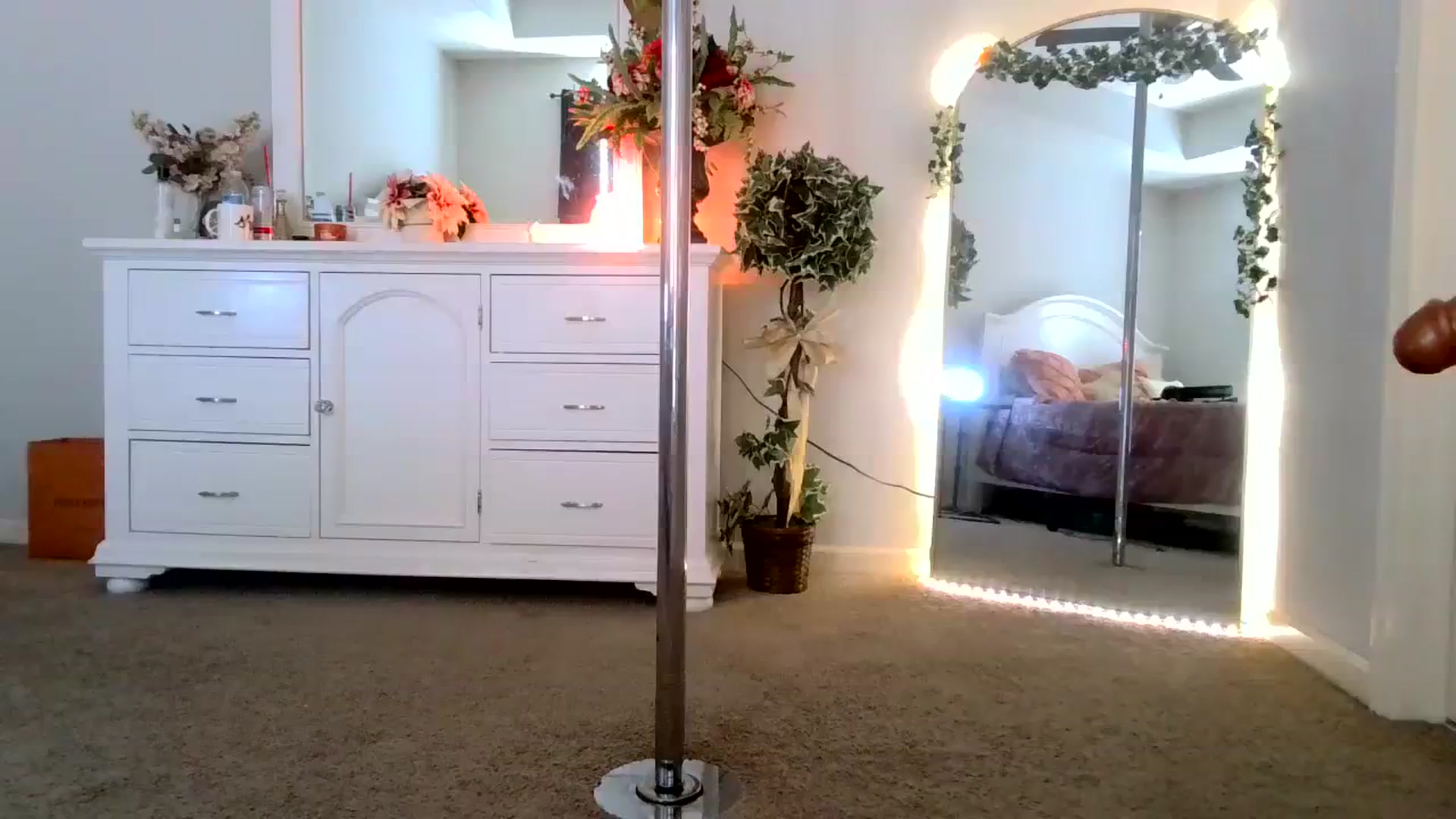 Gallery image thumbnail from MsMarilyn's myfreecams stream on, 01/22/2024, 19:05 image 4 of 20