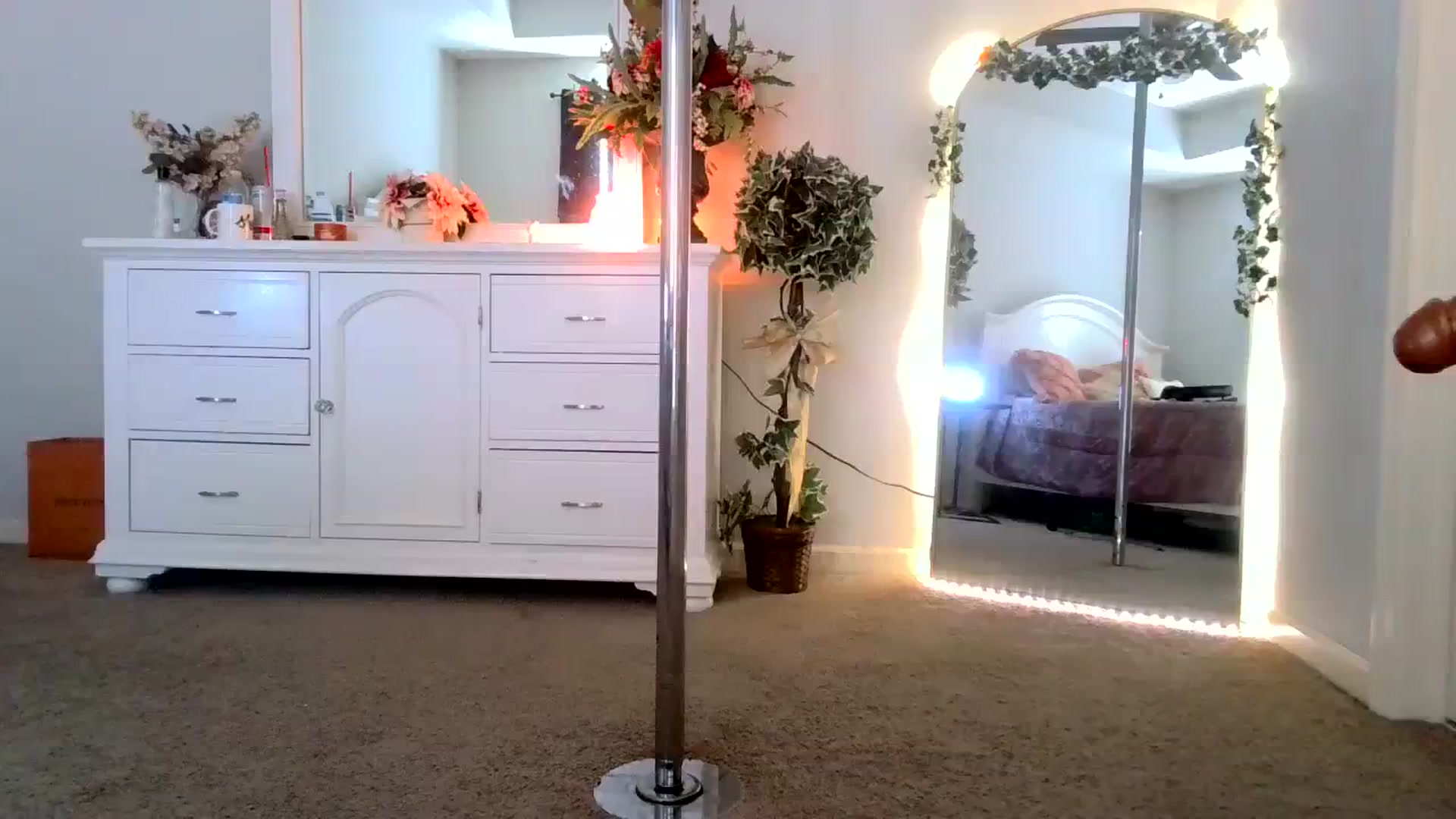 Gallery image thumbnail from MsMarilyn's myfreecams stream on, 01/22/2024, 19:05 image 3 of 20