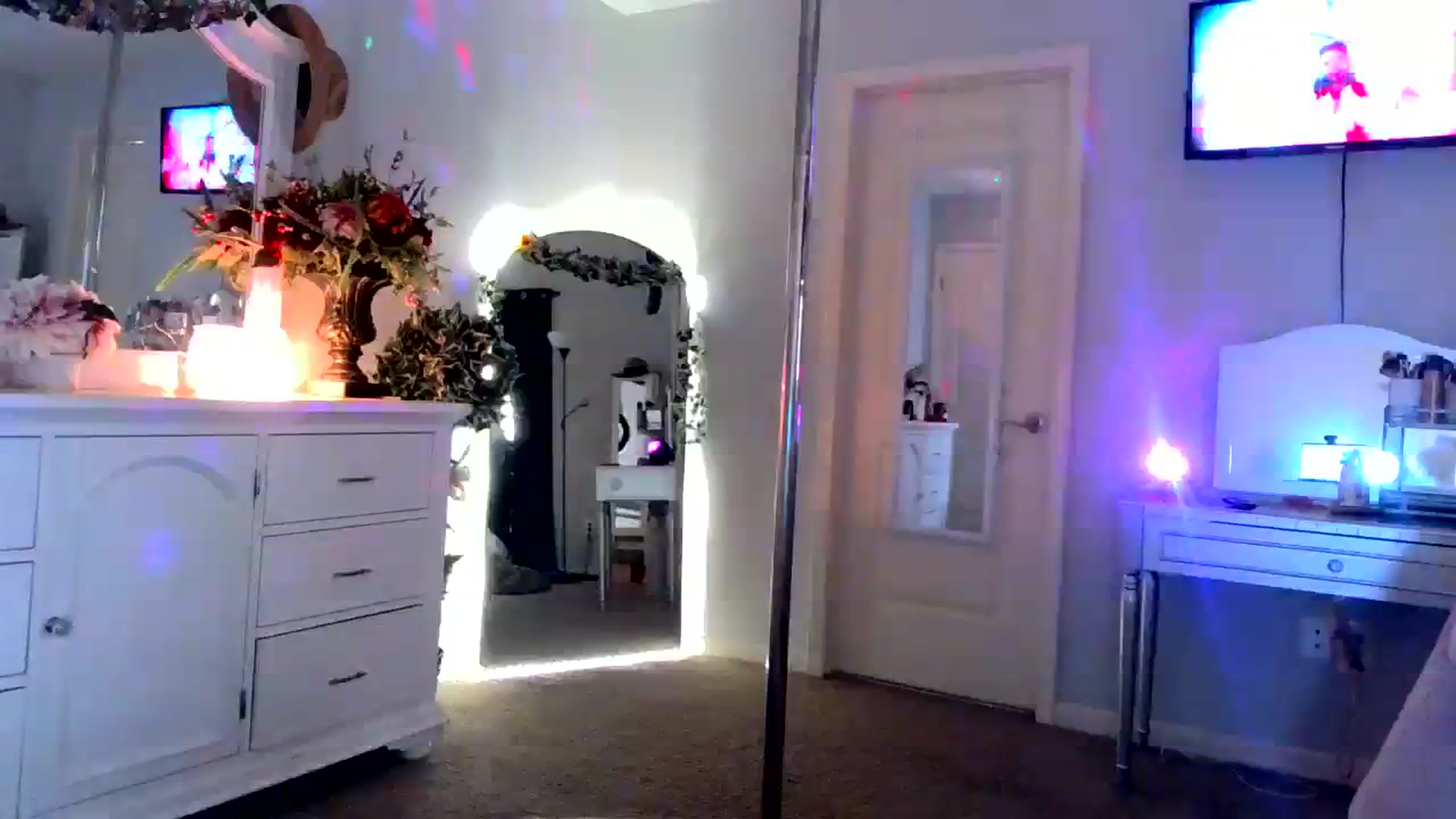 Gallery image thumbnail from MsMarilyn's myfreecams stream on, 01/23/2024, 16:12 image 7 of 20