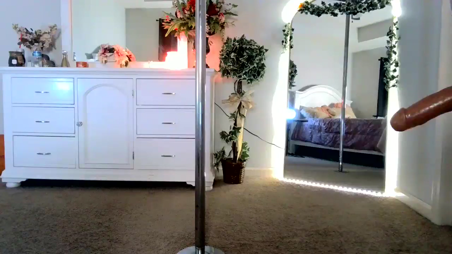 Gallery image thumbnail from MsMarilyn's myfreecams stream on, 01/23/2024, 17:25 image 19 of 20