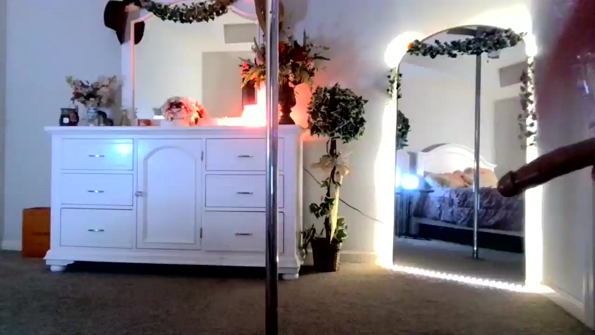 Gallery image thumbnail from MsMarilyn's myfreecams stream on, 01/23/2024, 17:25 image 3 of 20