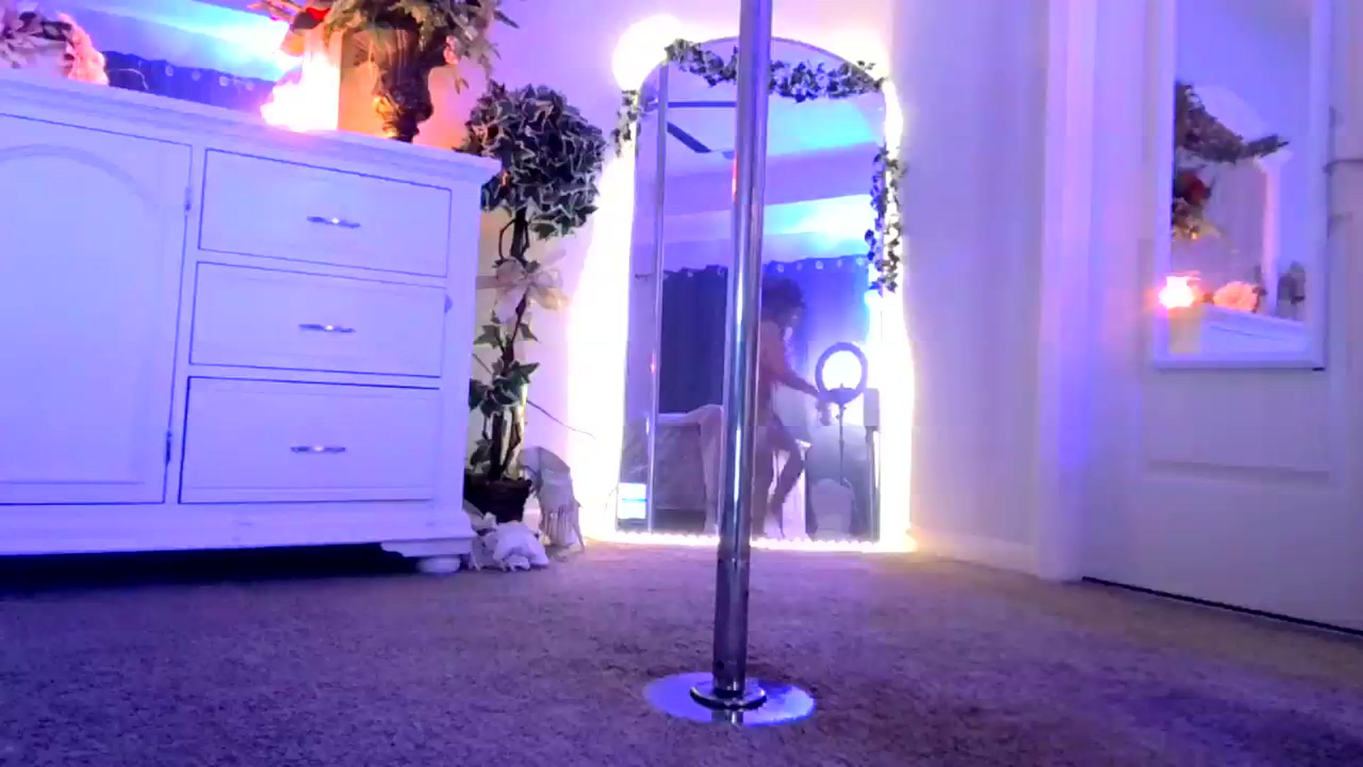 Gallery image thumbnail from MsMarilyn's myfreecams stream on, 01/25/2024, 18:14 image 7 of 20