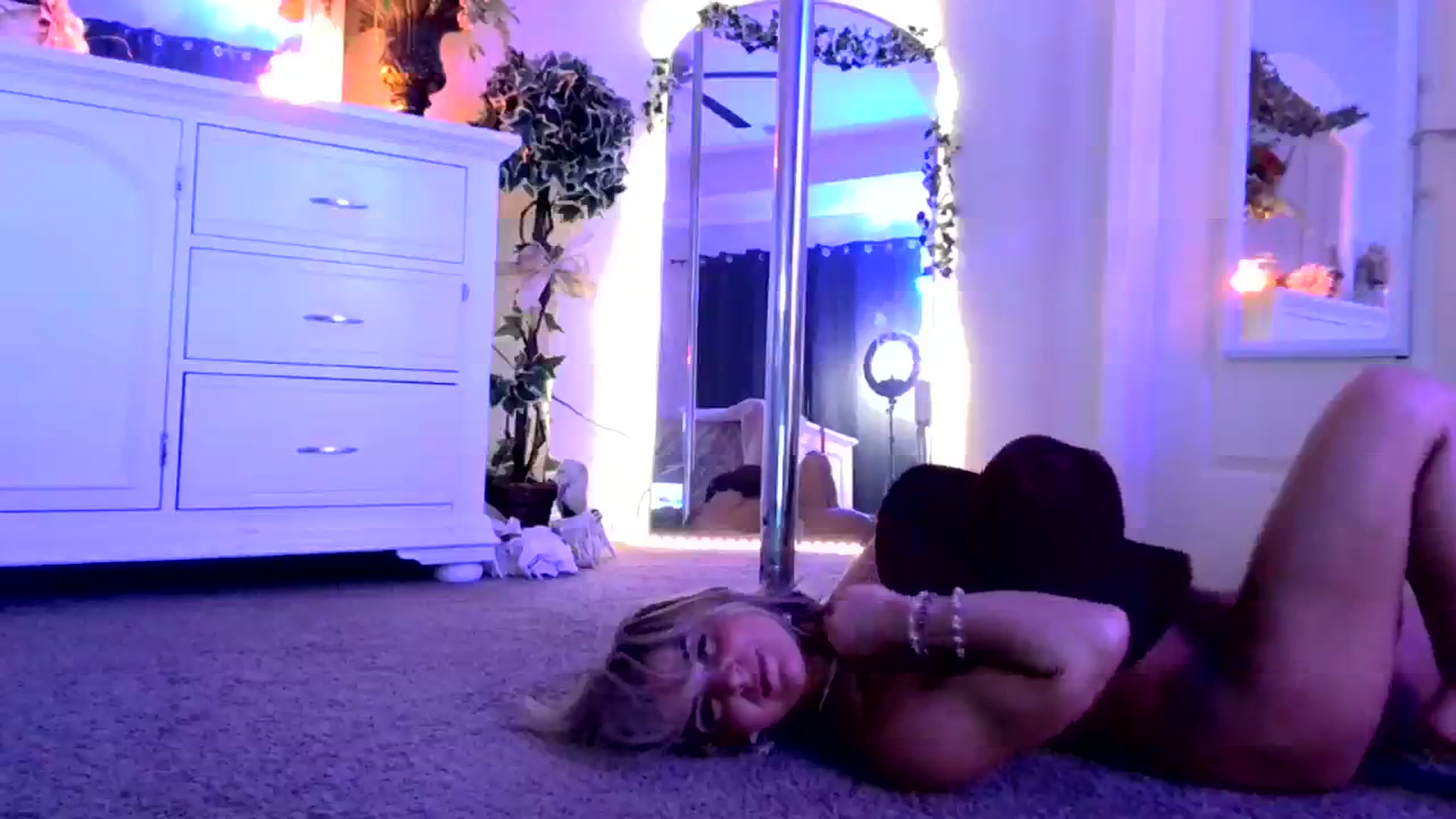 Gallery image thumbnail from MsMarilyn's myfreecams stream on, 01/25/2024, 18:46 image 3 of 20