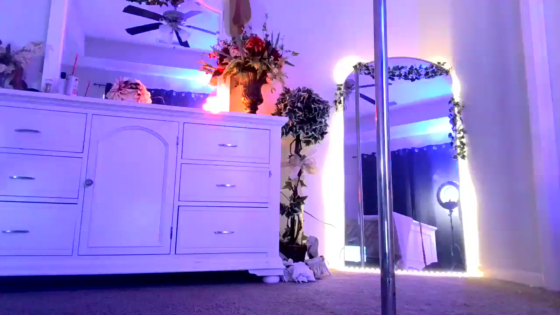 Gallery image thumbnail from MsMarilyn's myfreecams stream on, 01/25/2024, 19:05 image 2 of 20