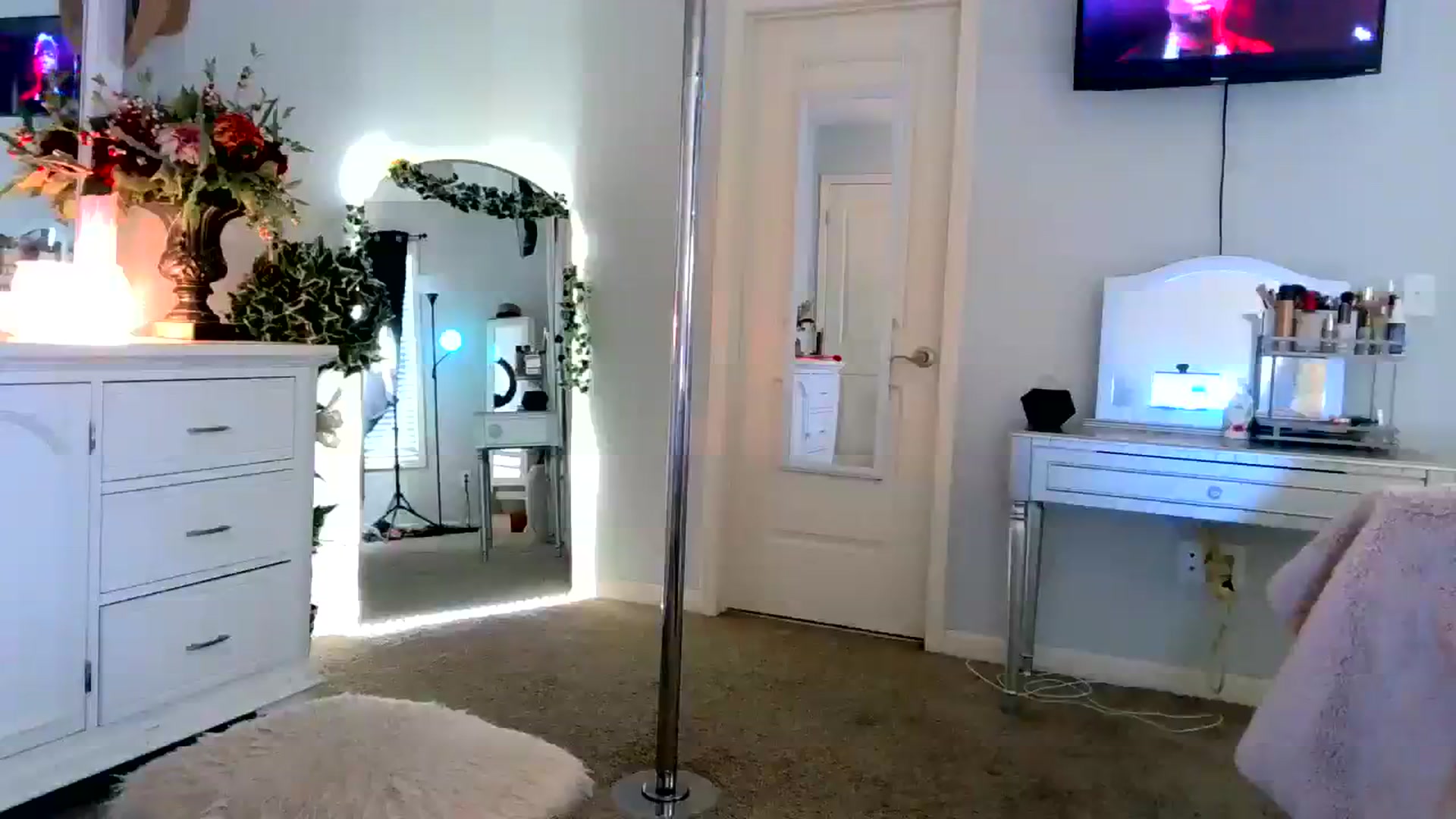 Gallery image thumbnail from MsMarilyn's myfreecams stream on, 01/26/2024, 15:32 image 16 of 20
