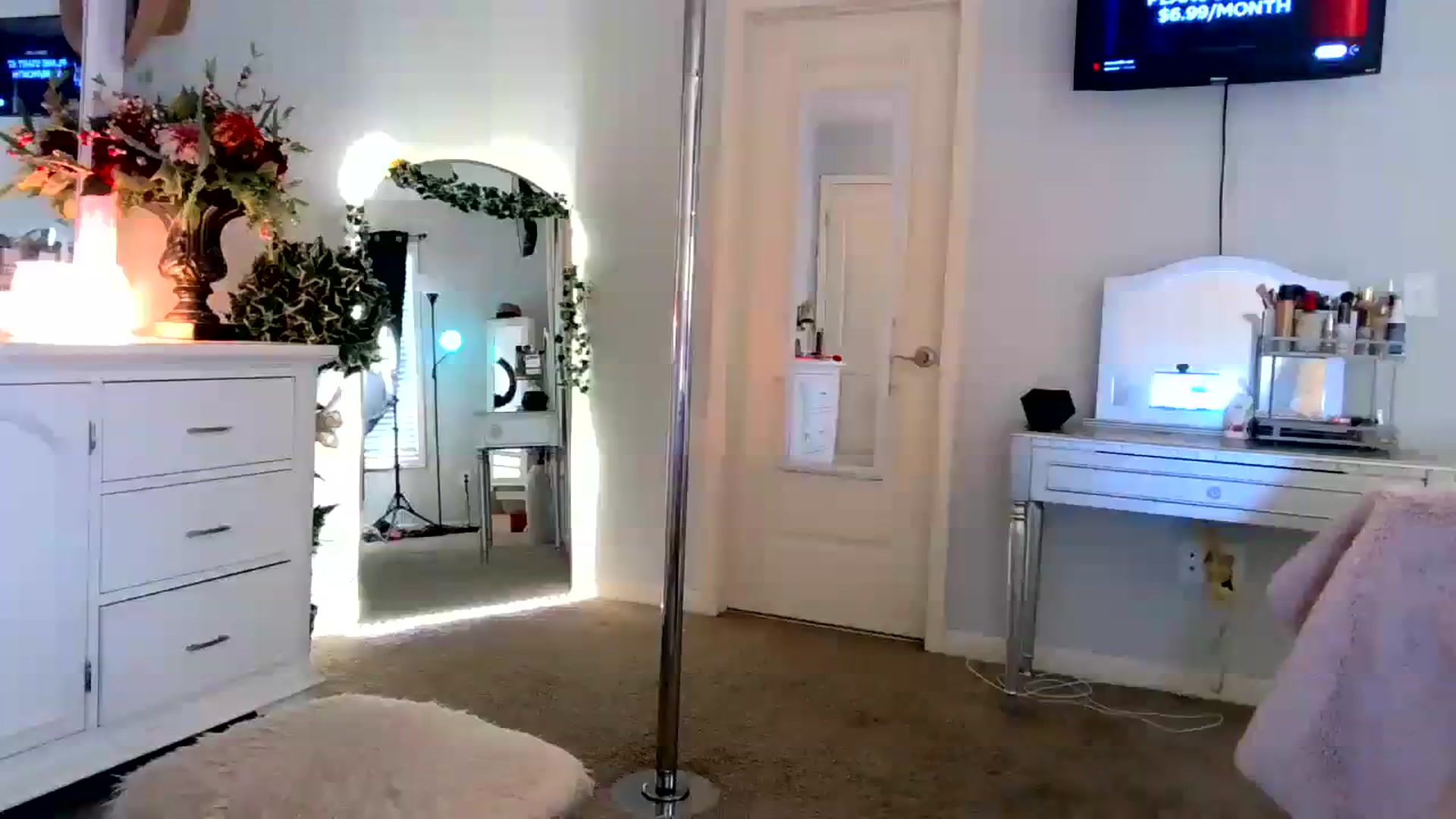 Gallery image thumbnail from MsMarilyn's myfreecams stream on, 01/26/2024, 15:32 image 15 of 20