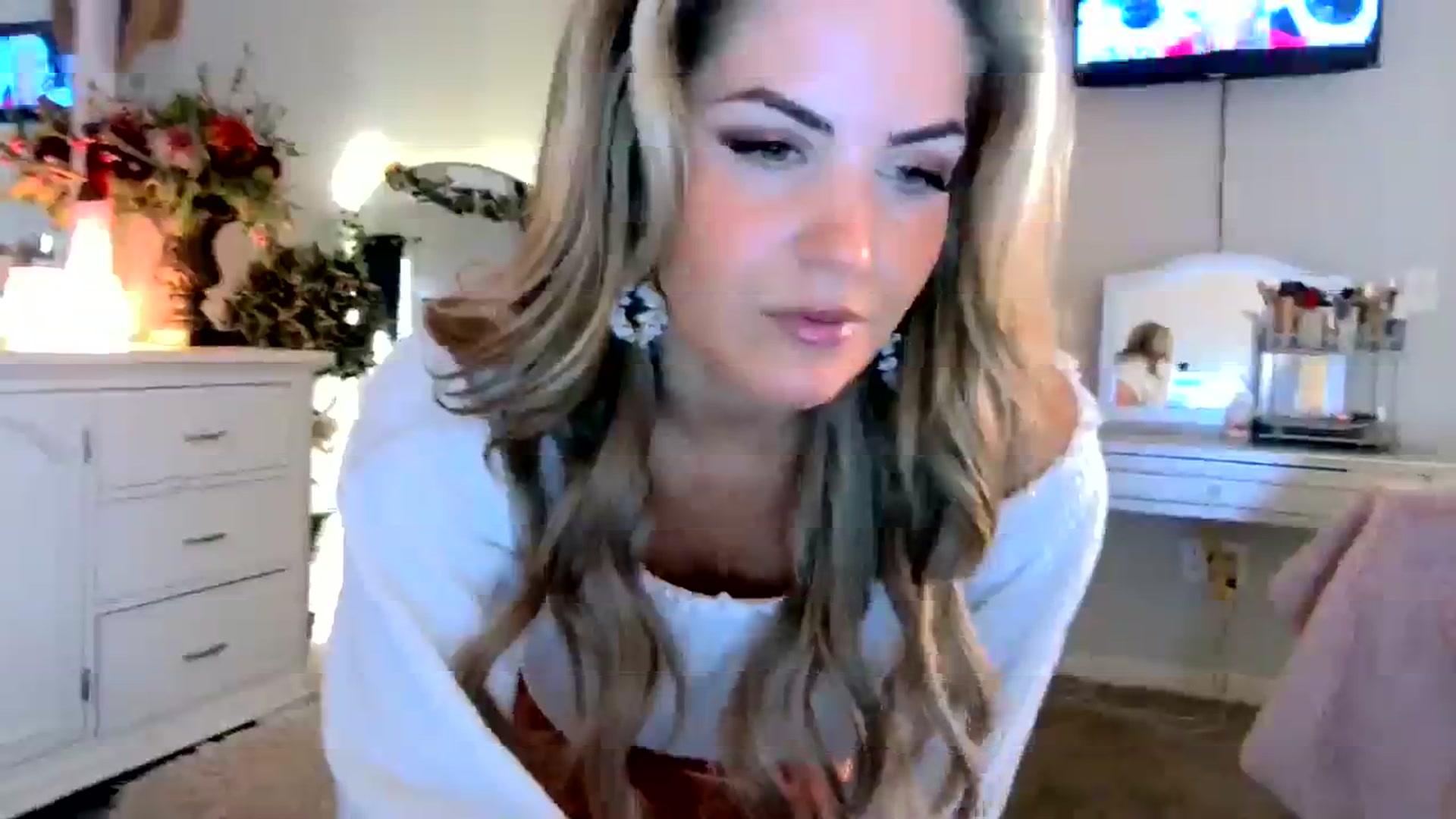 Gallery image thumbnail from MsMarilyn's myfreecams stream on, 01/26/2024, 15:32 image 9 of 20