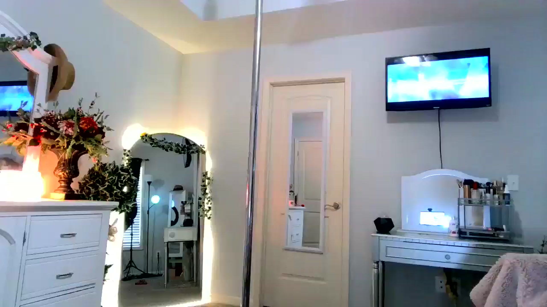Gallery image thumbnail from MsMarilyn's myfreecams stream on, 01/26/2024, 16:29 image 20 of 20