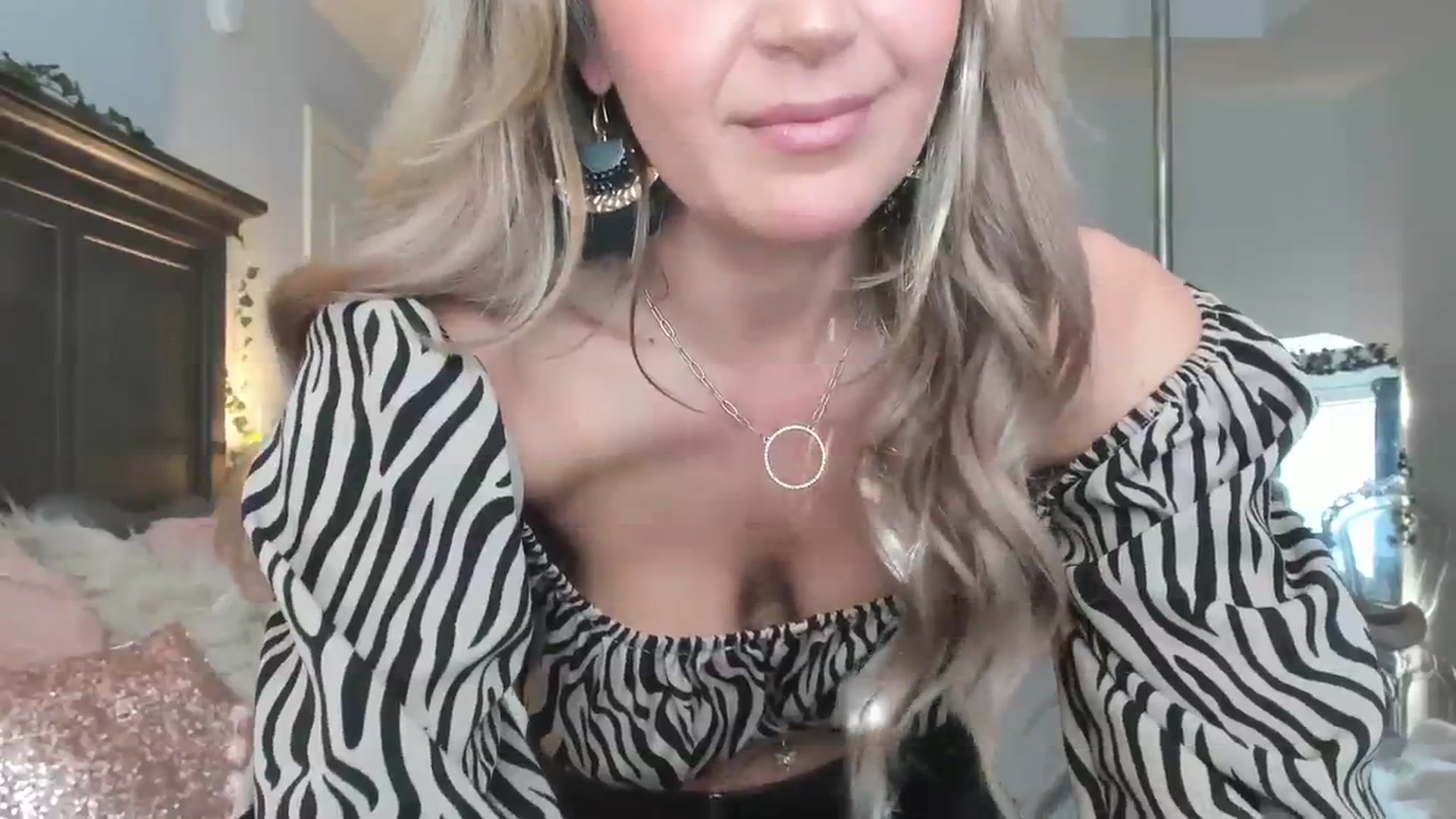 Gallery image thumbnail from MsMarilyn's myfreecams stream on, 02/05/2024, 18:13 image 7 of 20