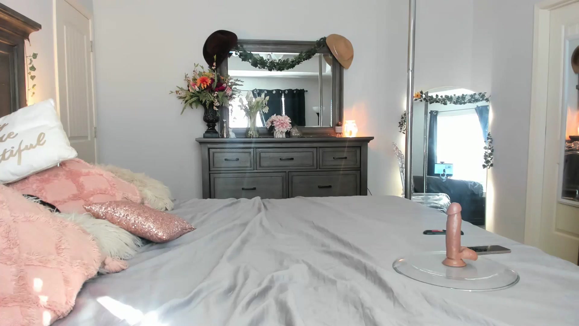 Gallery image thumbnail from MsMarilyn's myfreecams stream on, 02/07/2024, 17:41 image 5 of 20