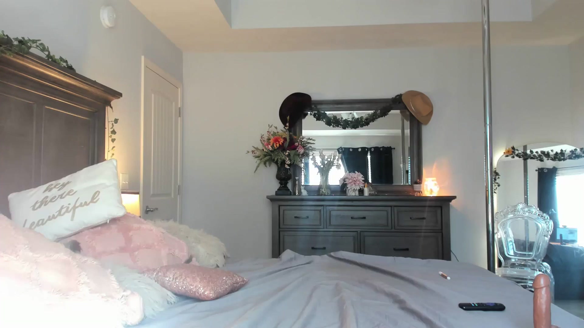 Gallery image thumbnail from MsMarilyn's myfreecams stream on, 02/07/2024, 17:41 image 19 of 20
