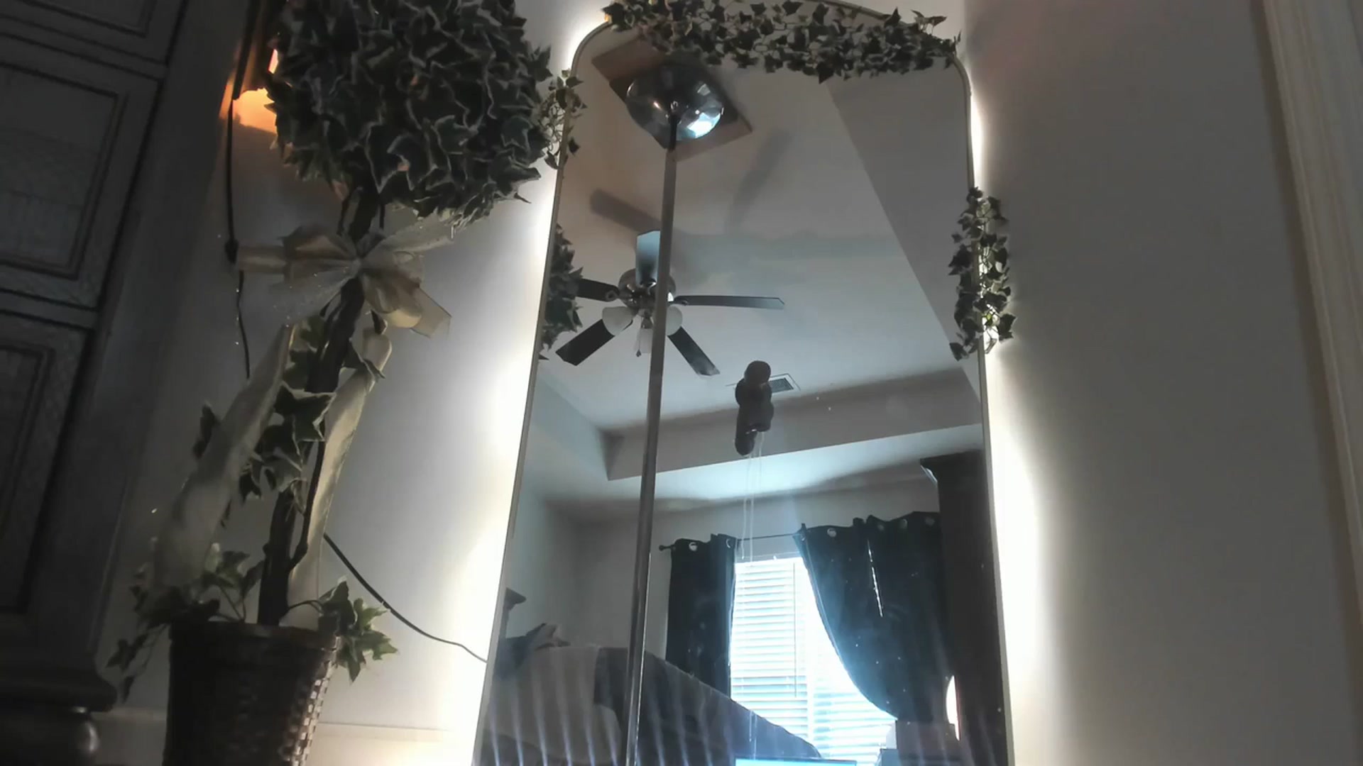 Gallery image thumbnail from MsMarilyn's myfreecams stream on, 02/08/2024, 20:09 image 6 of 20