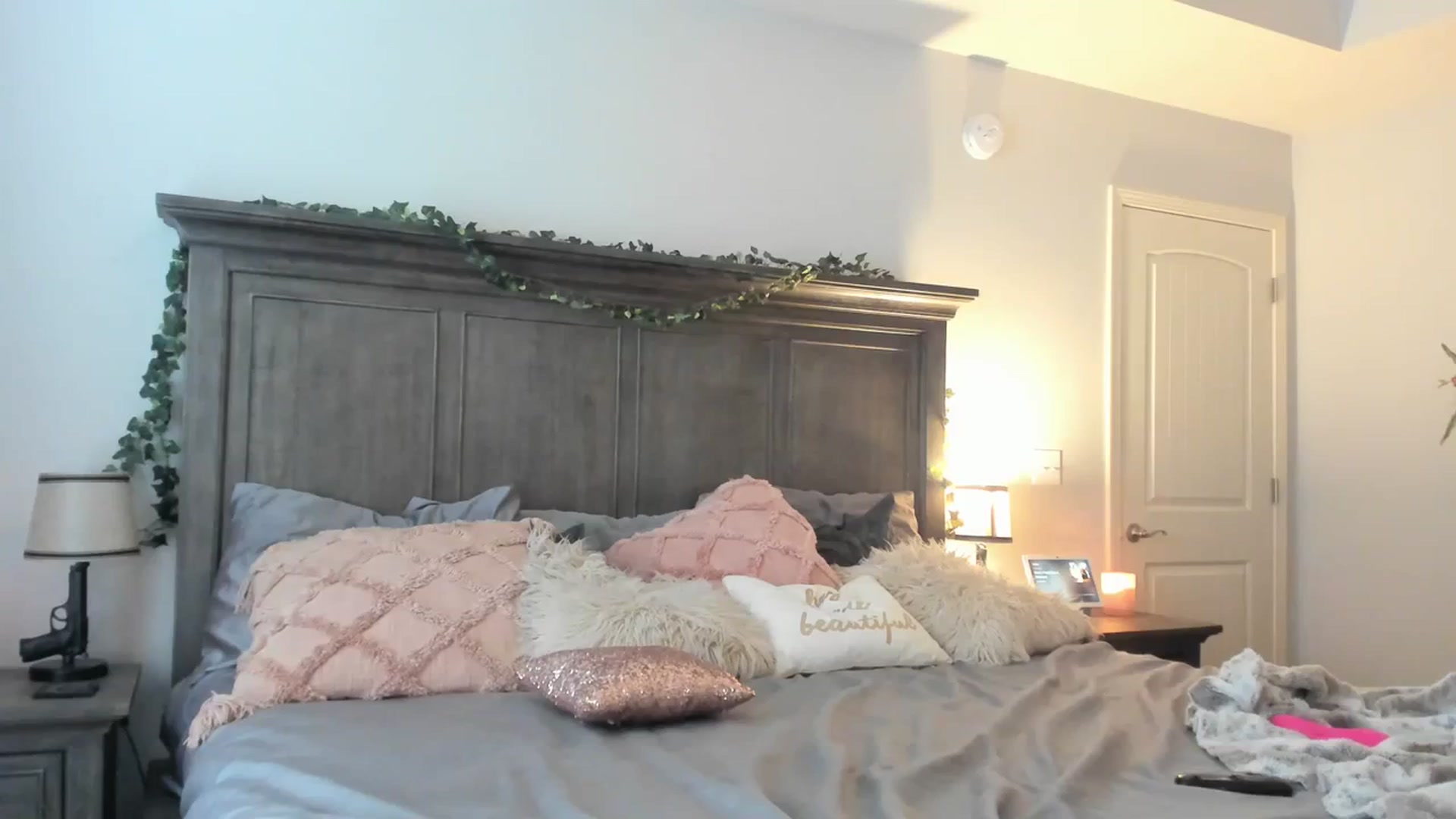 Gallery image thumbnail from MsMarilyn's myfreecams stream on, 02/09/2024, 17:25 image 1 of 20