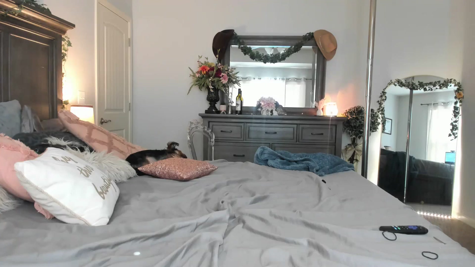 Gallery image thumbnail from MsMarilyn's myfreecams stream on, 02/20/2024, 18:05 image 16 of 20