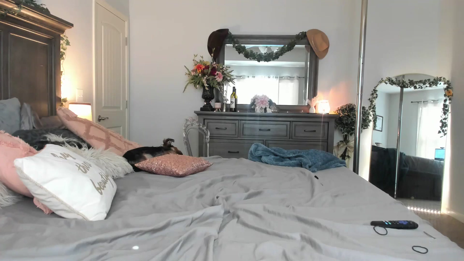 Gallery image thumbnail from MsMarilyn's myfreecams stream on, 02/20/2024, 18:05 image 17 of 20