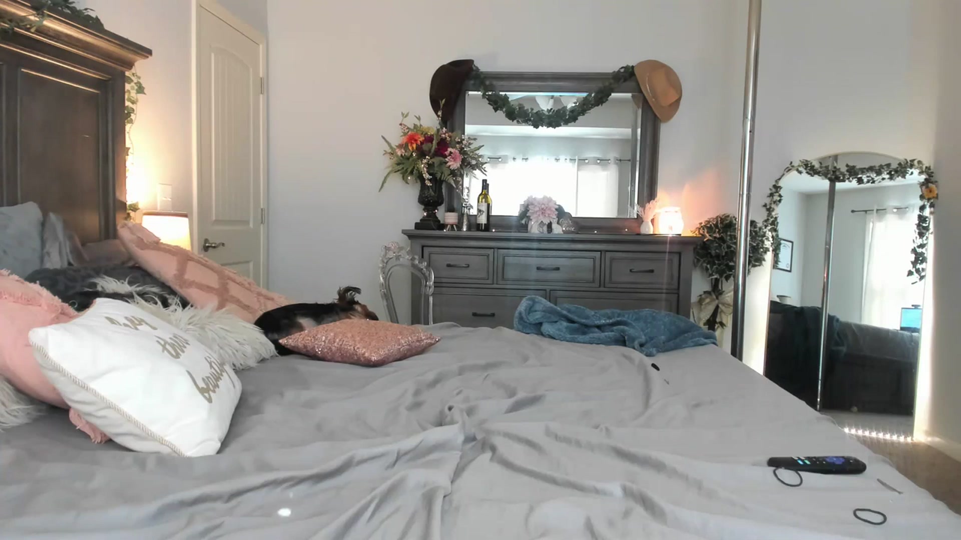 Gallery image thumbnail from MsMarilyn's myfreecams stream on, 02/20/2024, 18:05 image 18 of 20