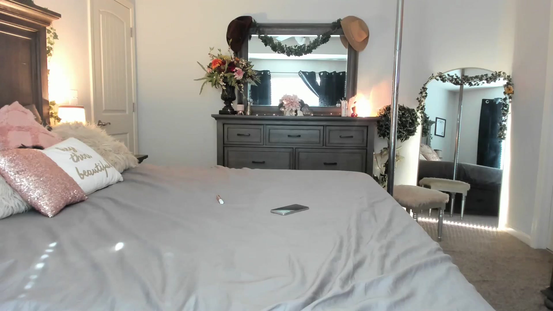Gallery image thumbnail from MsMarilyn's myfreecams stream on, 02/21/2024, 18:04 image 4 of 20
