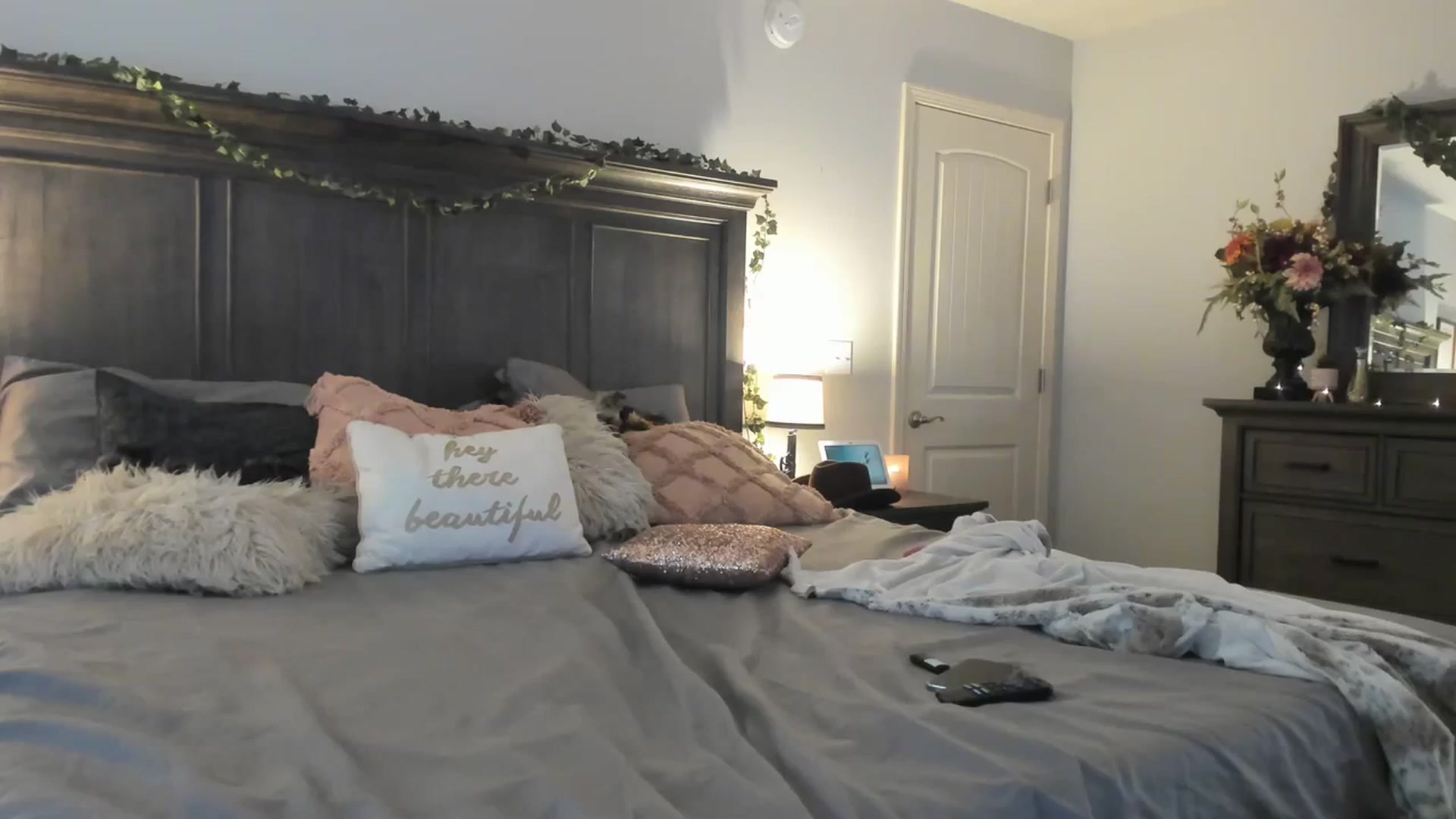 Gallery image thumbnail from MsMarilyn's myfreecams stream on, 02/22/2024, 16:36 image 20 of 20