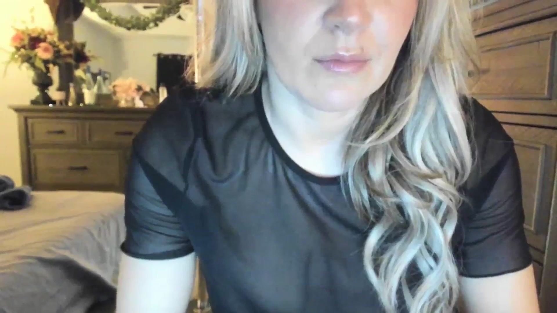 Gallery image thumbnail from MsMarilyn's myfreecams stream on, 03/01/2024, 20:24 image 17 of 20