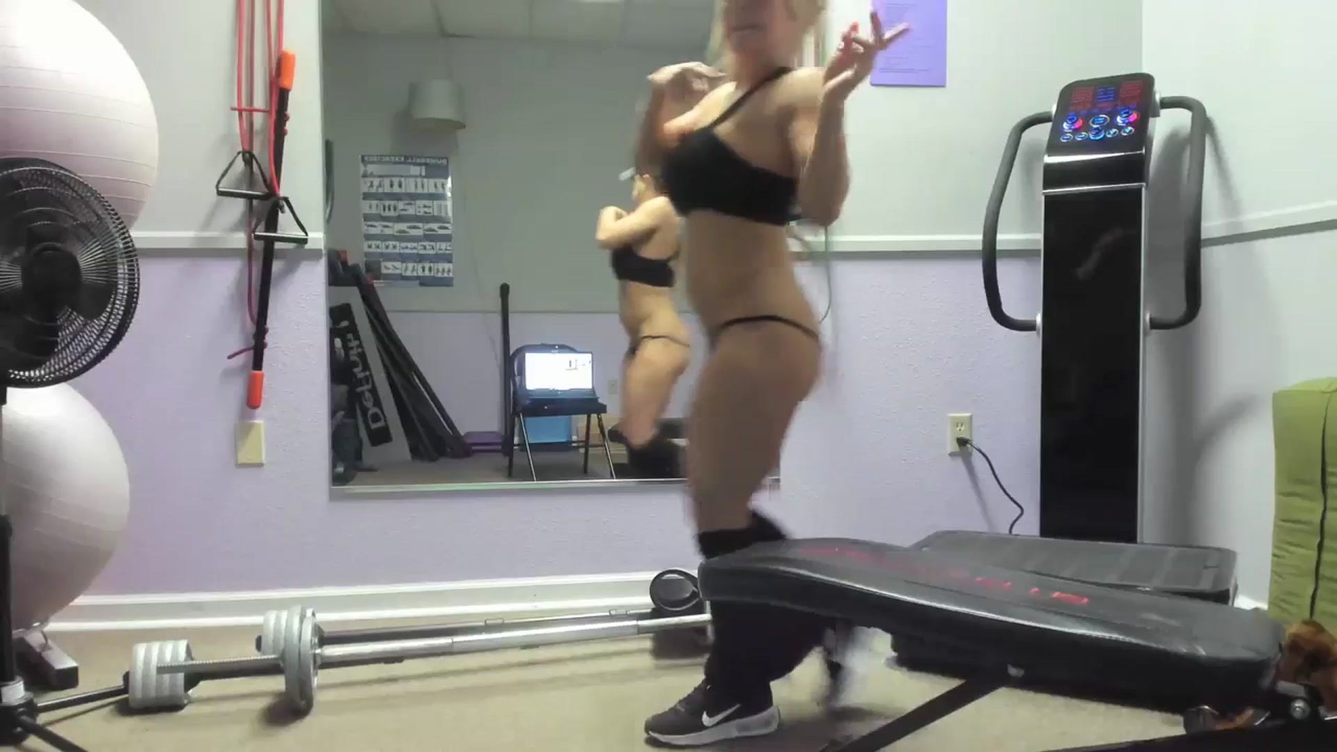 Gallery image thumbnail from MsMarilyn's myfreecams stream on, 03/04/2024, 11:03 image 10 of 20