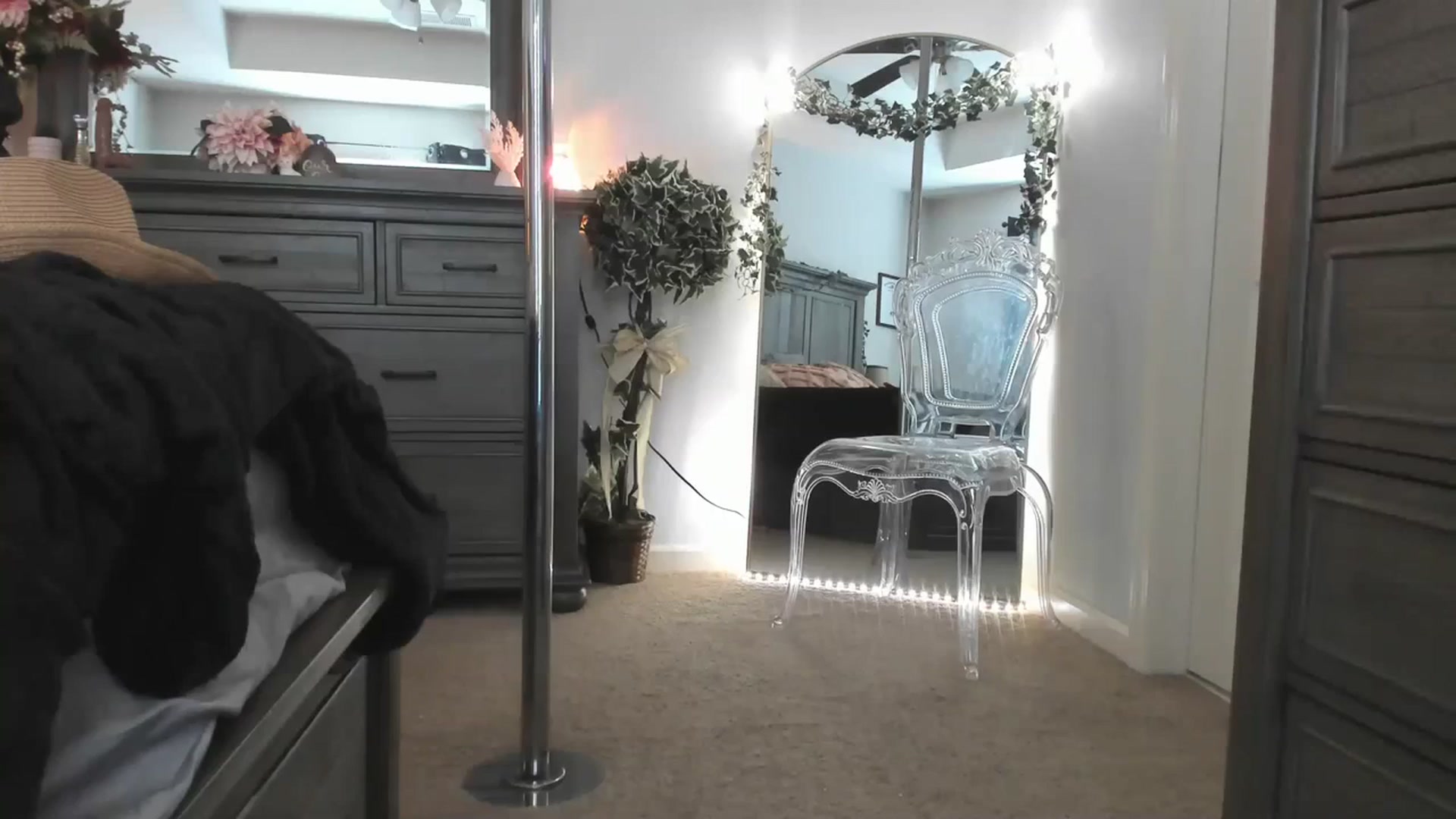 Gallery image thumbnail from MsMarilyn's myfreecams stream on, 03/04/2024, 18:04 image 14 of 20
