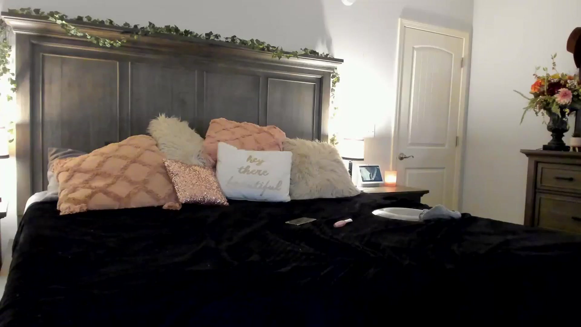 Gallery image thumbnail from MsMarilyn's myfreecams stream on, 03/06/2024, 19:16 image 15 of 20