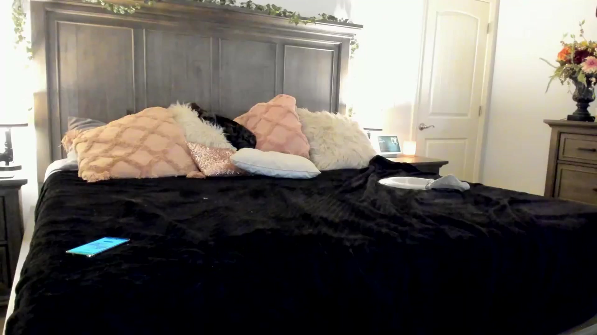 Gallery image thumbnail from MsMarilyn's myfreecams stream on, 03/06/2024, 19:56 image 14 of 20