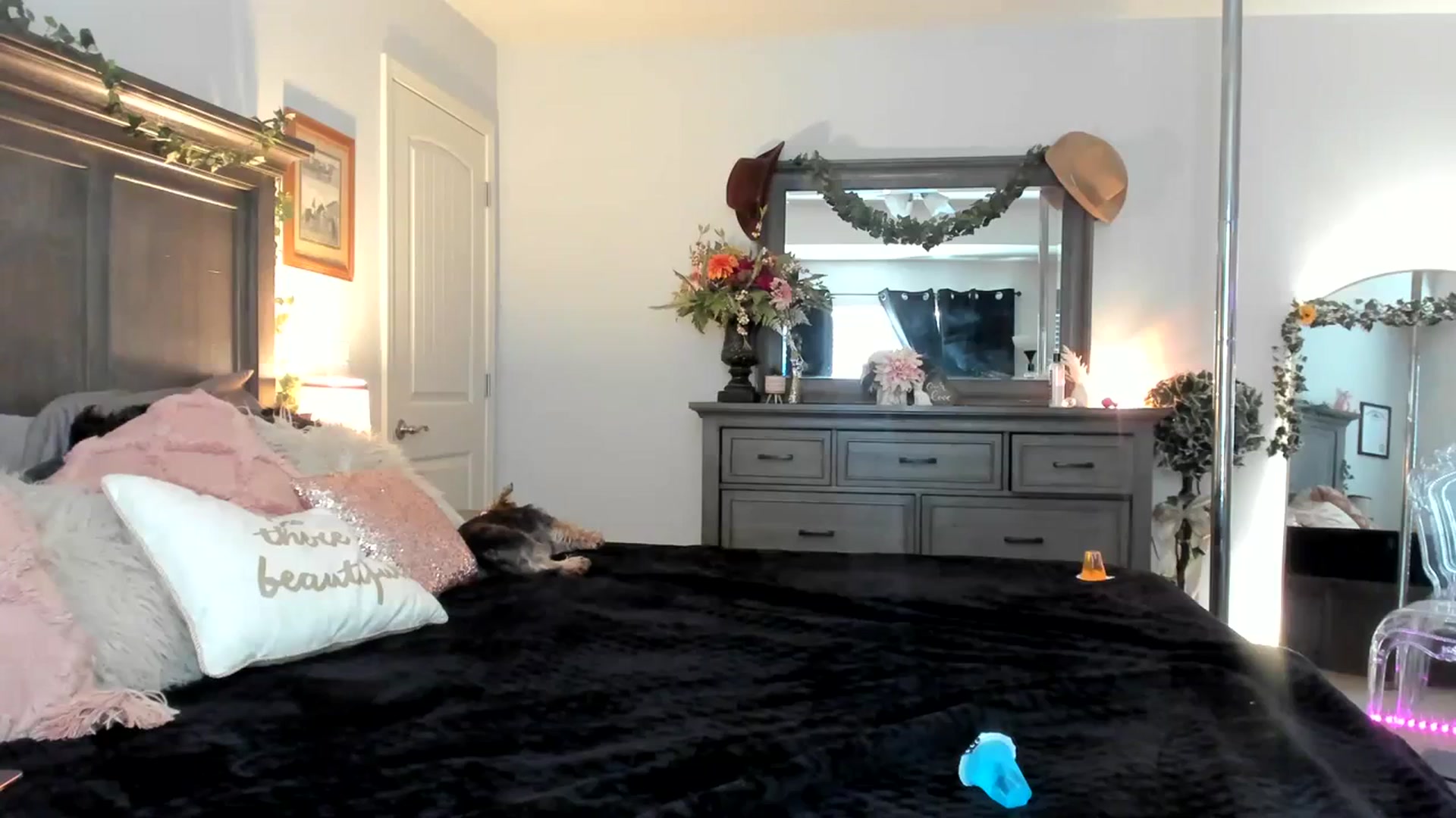 Gallery image thumbnail from MsMarilyn's myfreecams stream on, 03/12/2024, 19:54 image 13 of 20