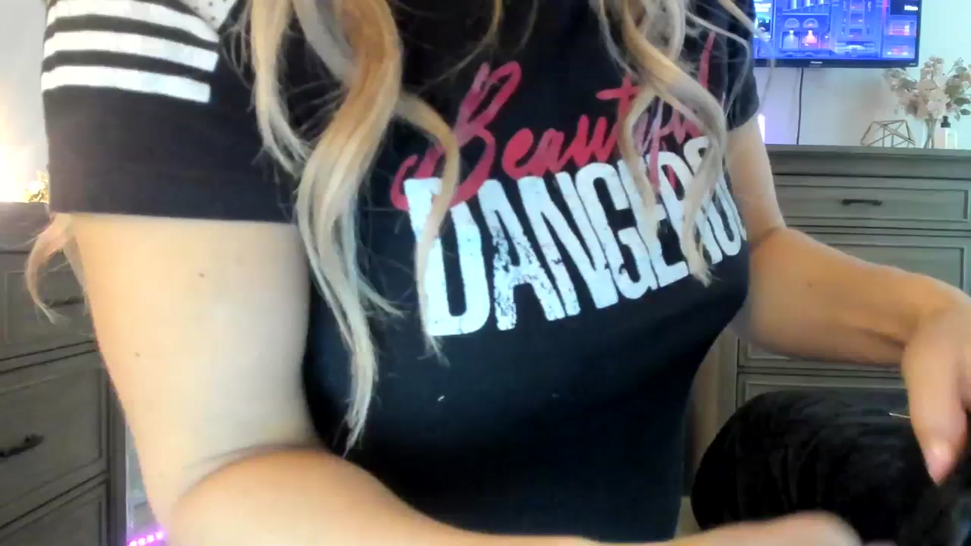 Gallery image thumbnail from MsMarilyn's myfreecams stream on, 03/13/2024, 17:55 image 19 of 20