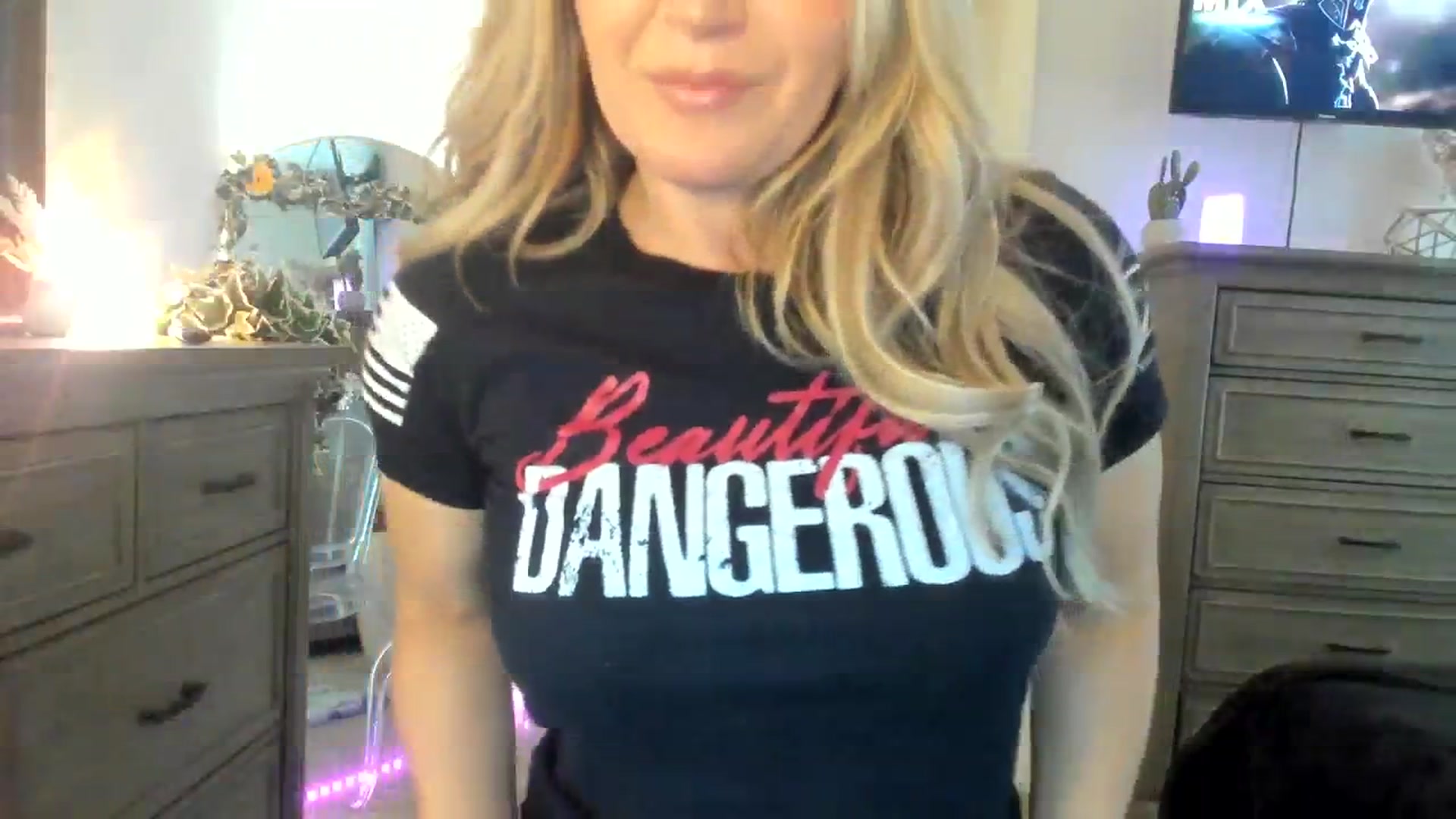 Gallery image thumbnail from MsMarilyn's myfreecams stream on, 03/13/2024, 17:55 image 6 of 20