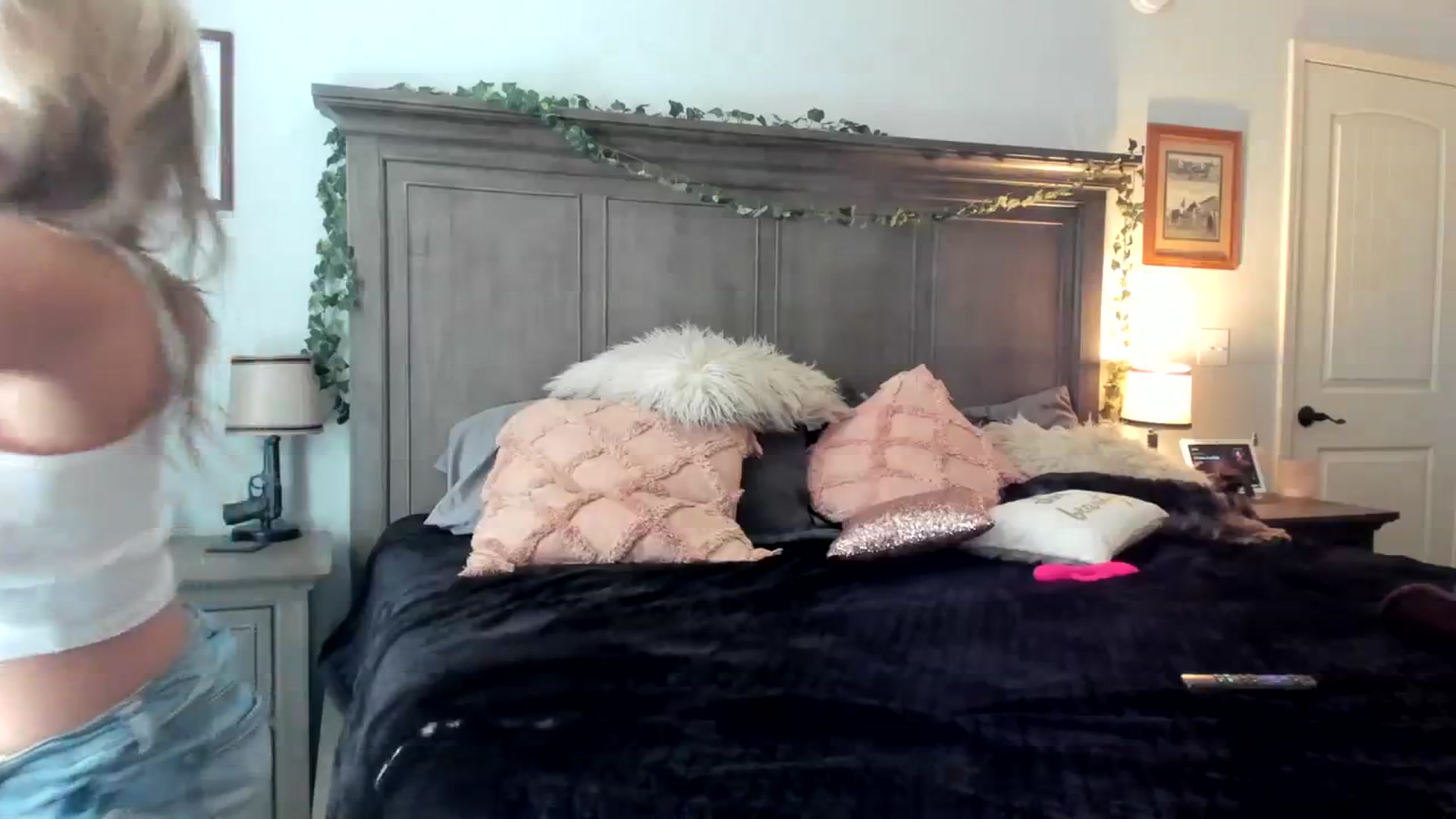 Gallery image thumbnail from MsMarilyn's myfreecams stream on, 03/21/2024, 19:49 image 9 of 20