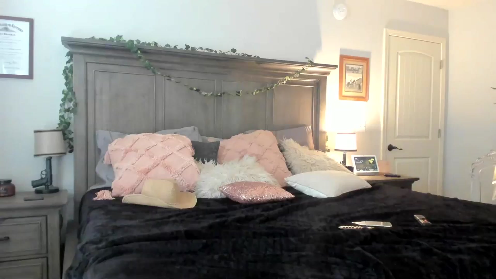 Gallery image thumbnail from MsMarilyn's myfreecams stream on, 03/28/2024, 23:07 image 8 of 20