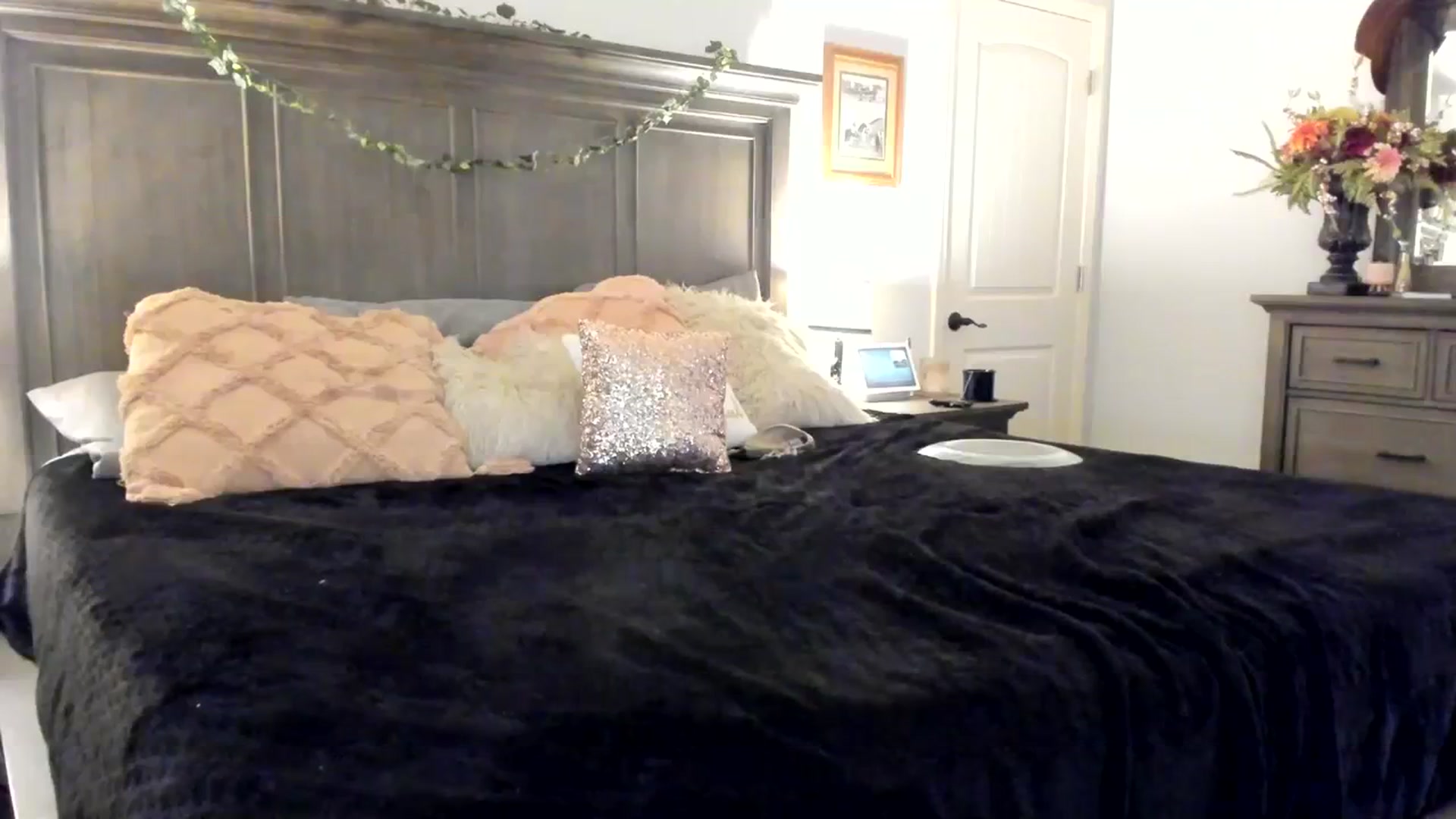 Gallery image thumbnail from MsMarilyn's myfreecams stream on, 04/03/2024, 17:39 image 11 of 20