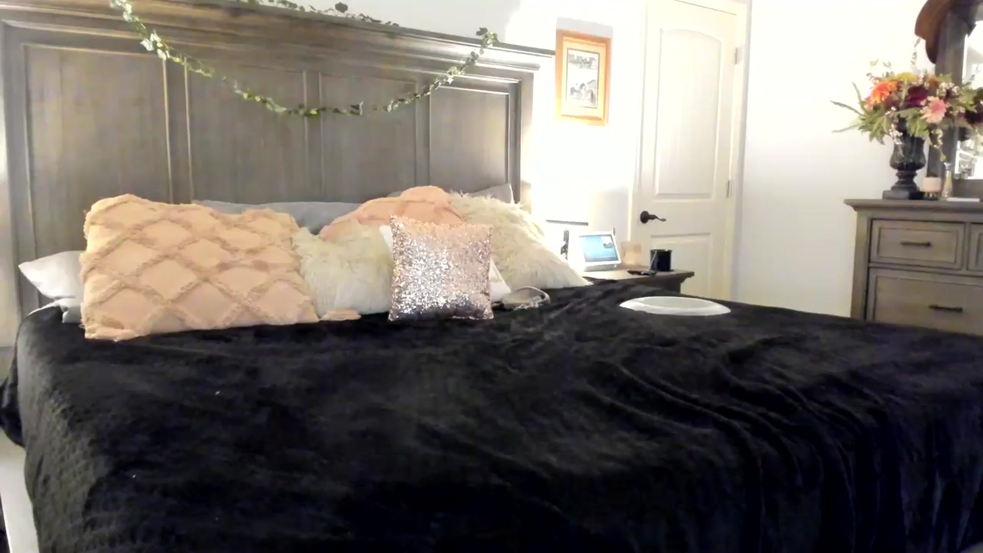 Gallery image thumbnail from MsMarilyn's myfreecams stream on, 04/03/2024, 17:39 image 10 of 20