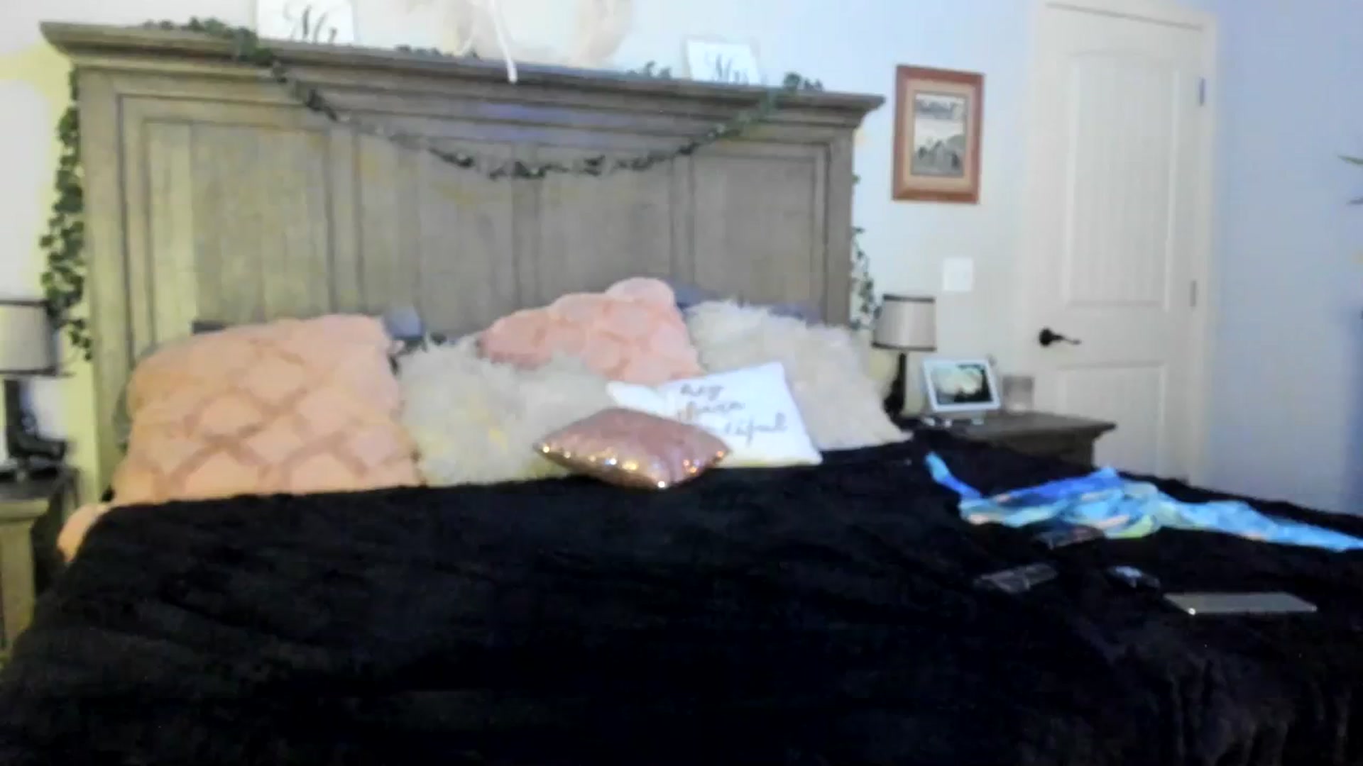 Gallery image thumbnail from MsMarilyn's myfreecams stream on, 04/05/2024, 20:05 image 4 of 20