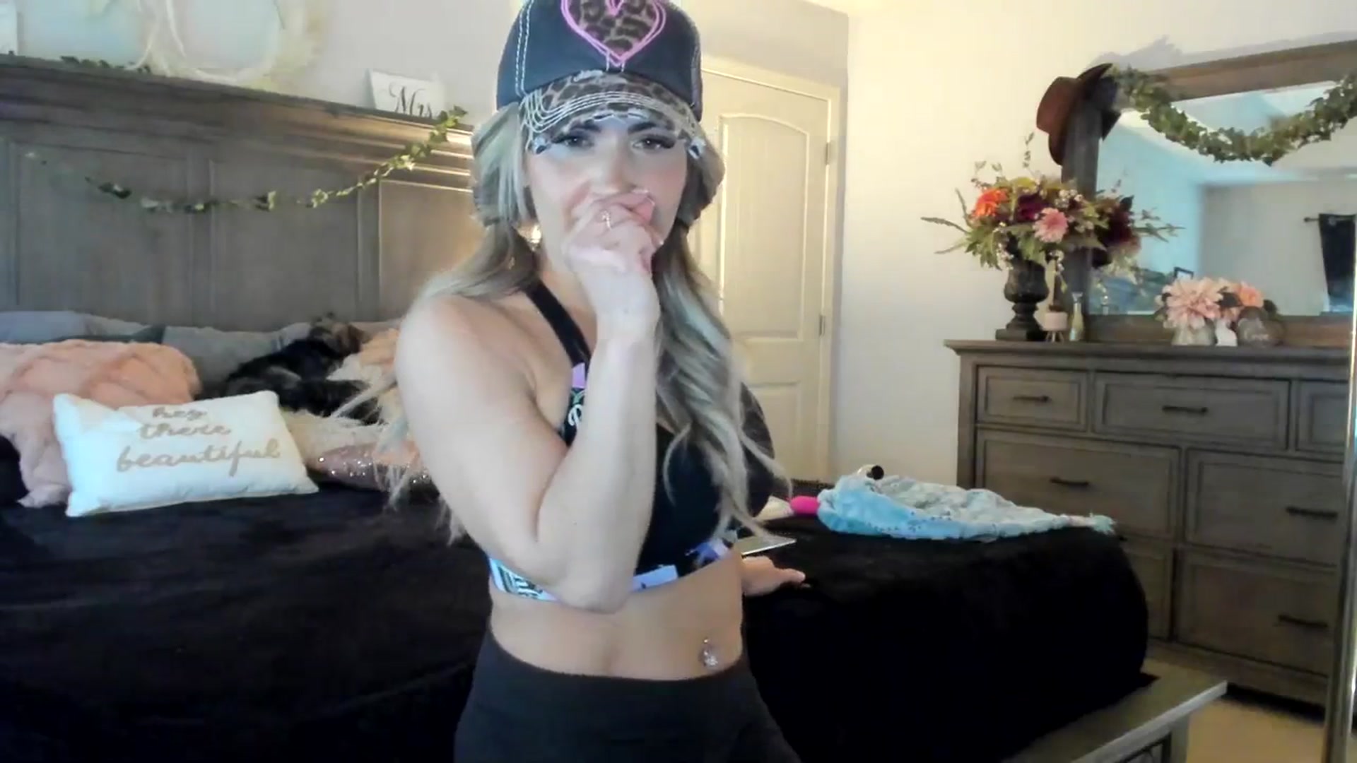 Gallery image thumbnail from MsMarilyn's myfreecams stream on, 04/13/2024, 16:10 image 11 of 20