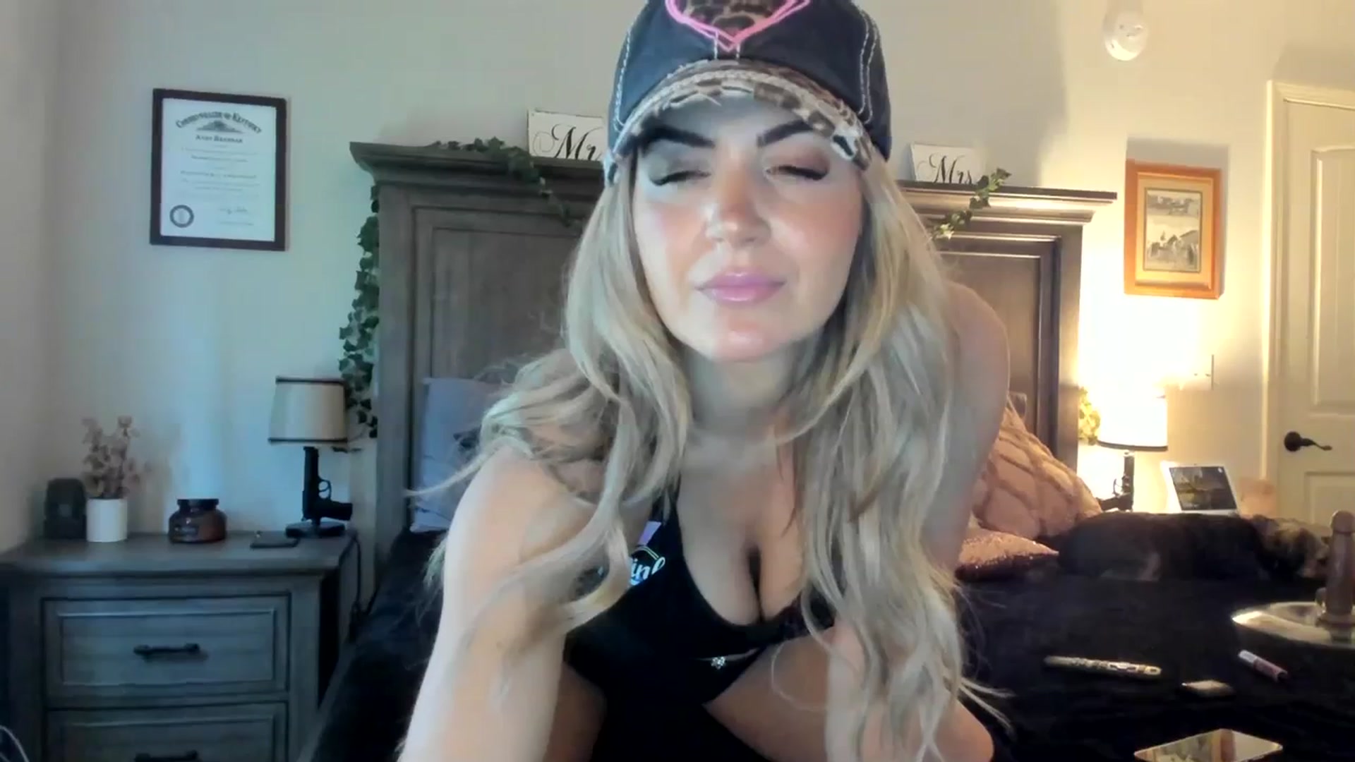 Gallery image thumbnail from MsMarilyn's myfreecams stream on, 04/13/2024, 16:10 image 2 of 20