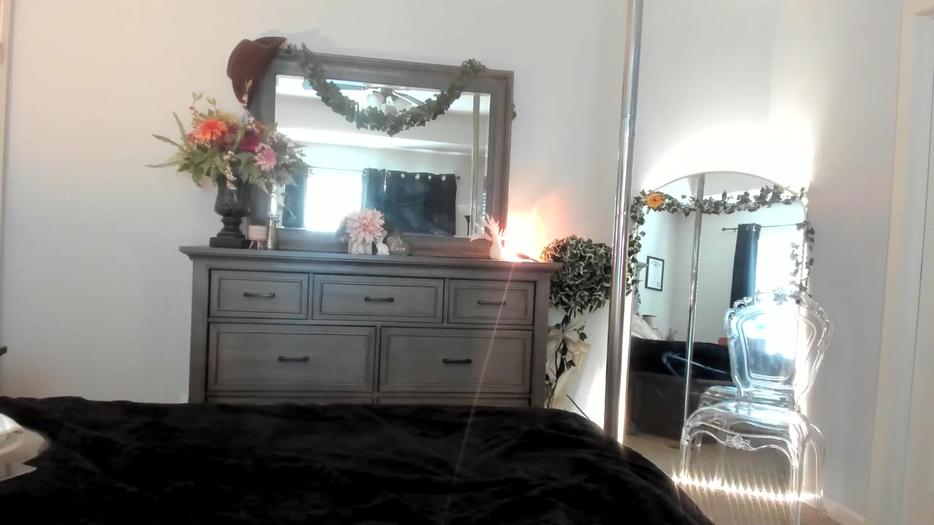Gallery image thumbnail from MsMarilyn's myfreecams stream on, 04/22/2024, 21:30 image 9 of 20