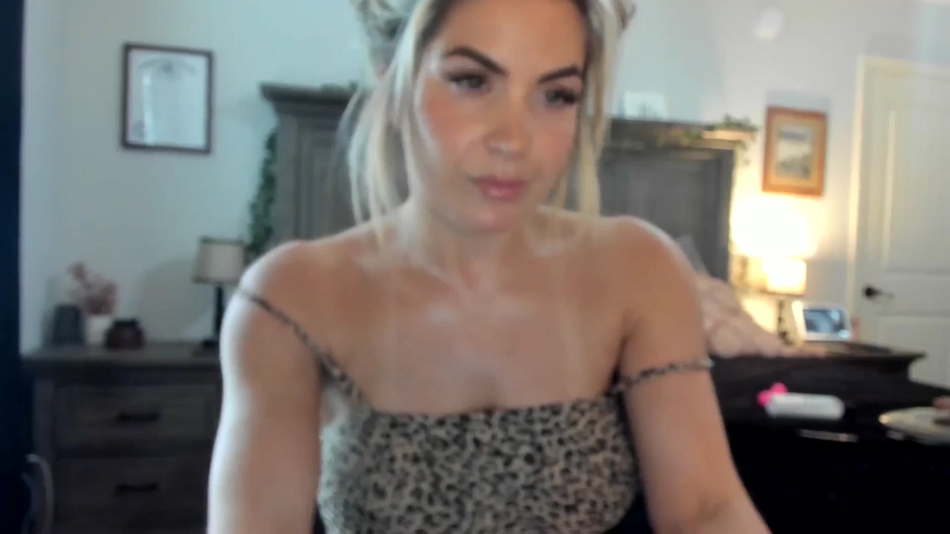 Gallery image thumbnail from MsMarilyn's myfreecams stream on, 05/06/2024, 18:20 image 8 of 20