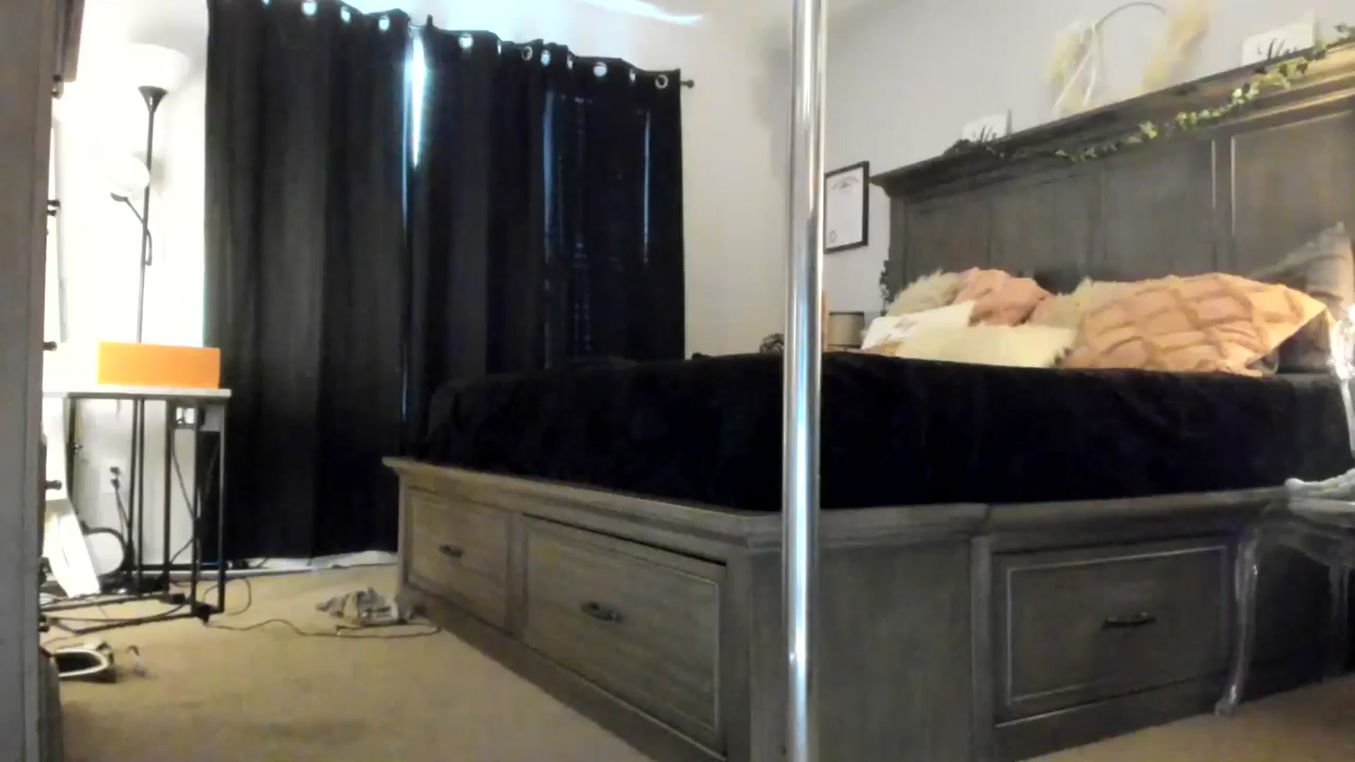 Gallery image thumbnail from MsMarilyn's myfreecams stream on, 05/06/2024, 19:25 image 16 of 20