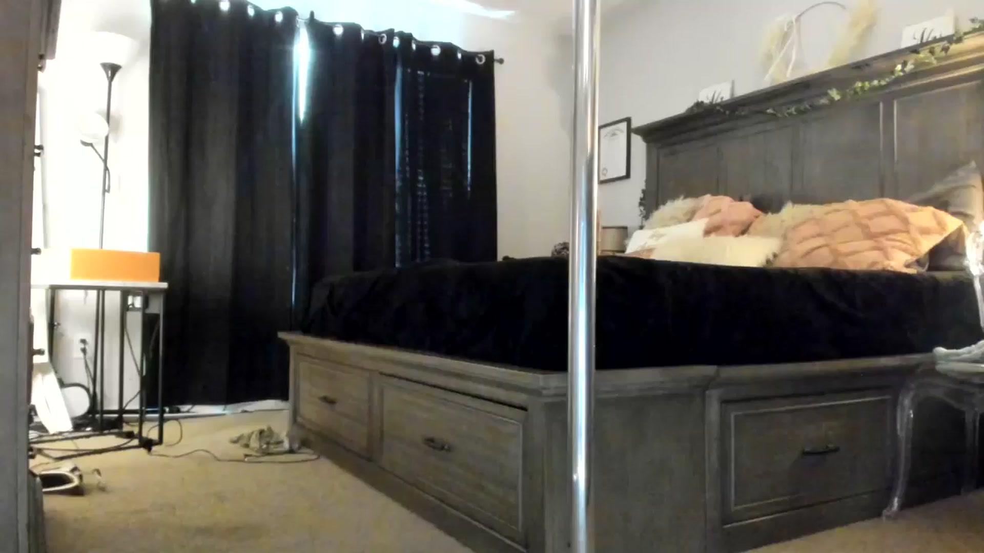 Gallery image thumbnail from MsMarilyn's myfreecams stream on, 05/06/2024, 19:25 image 17 of 20