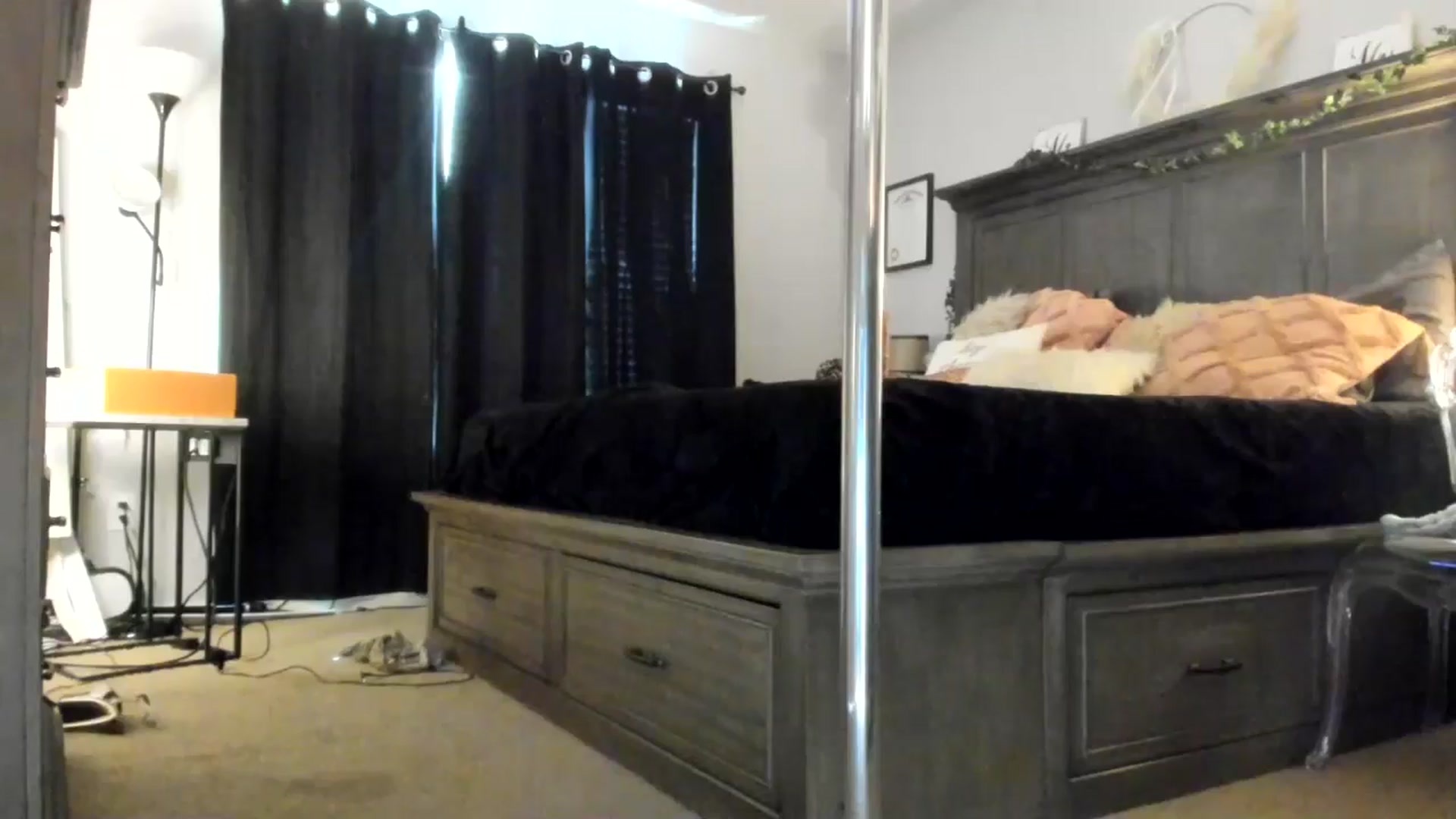 Gallery image thumbnail from MsMarilyn's myfreecams stream on, 05/06/2024, 19:25 image 18 of 20