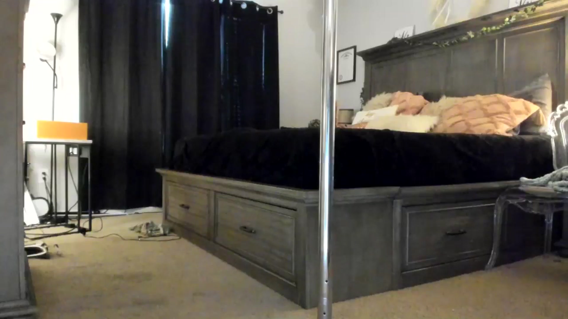 Gallery image thumbnail from MsMarilyn's myfreecams stream on, 05/06/2024, 20:05 image 17 of 20
