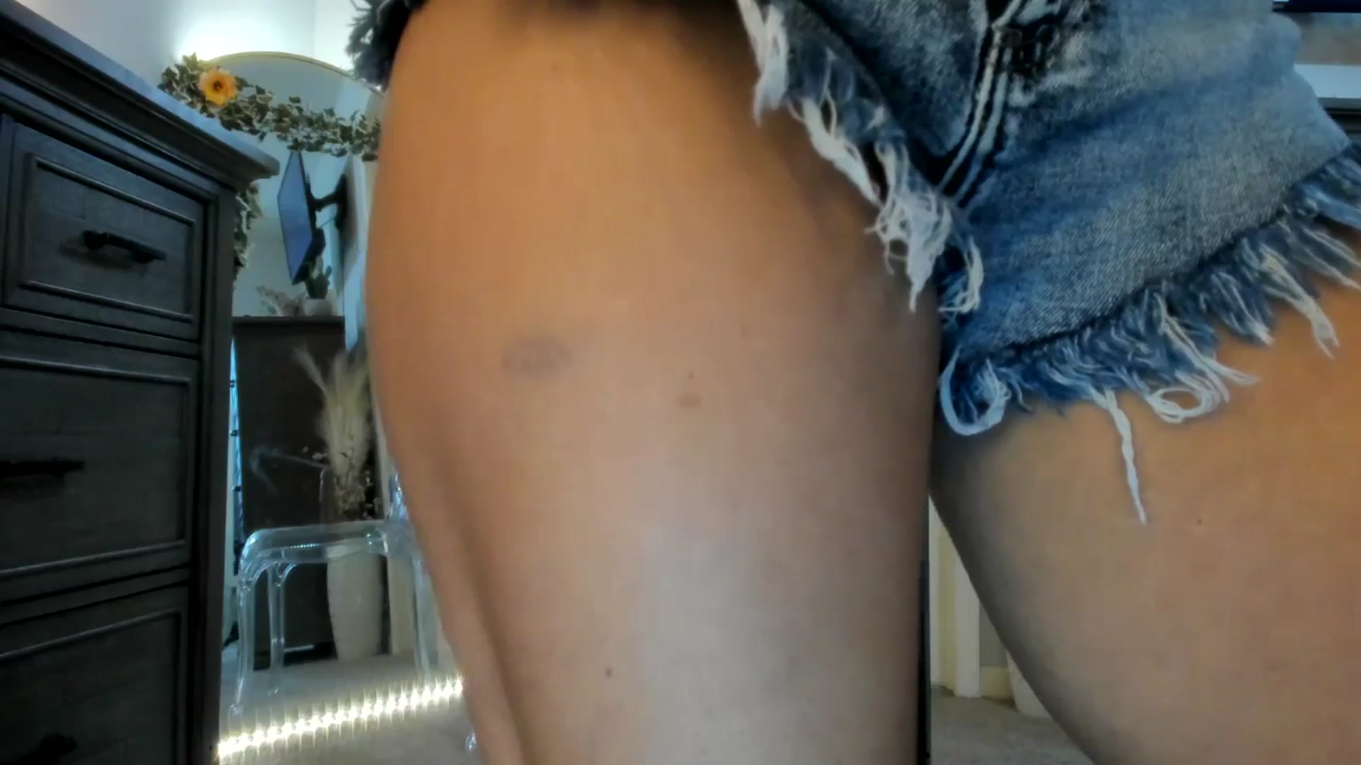 Gallery image thumbnail from MsMarilyn's myfreecams stream on, 05/16/2024, 16:11 image 4 of 20