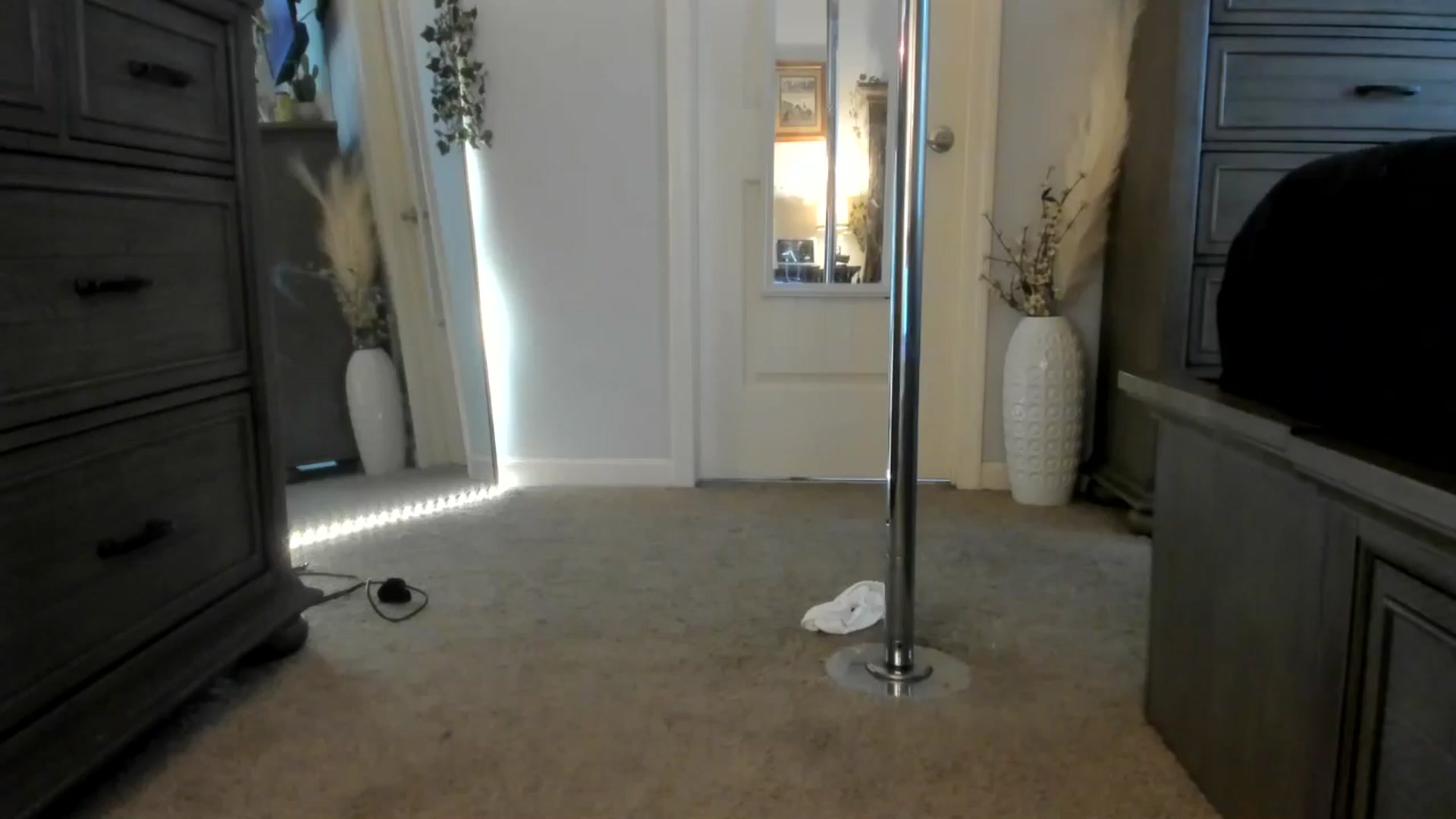 Gallery image thumbnail from MsMarilyn's myfreecams stream on, 05/16/2024, 16:11 image 14 of 20